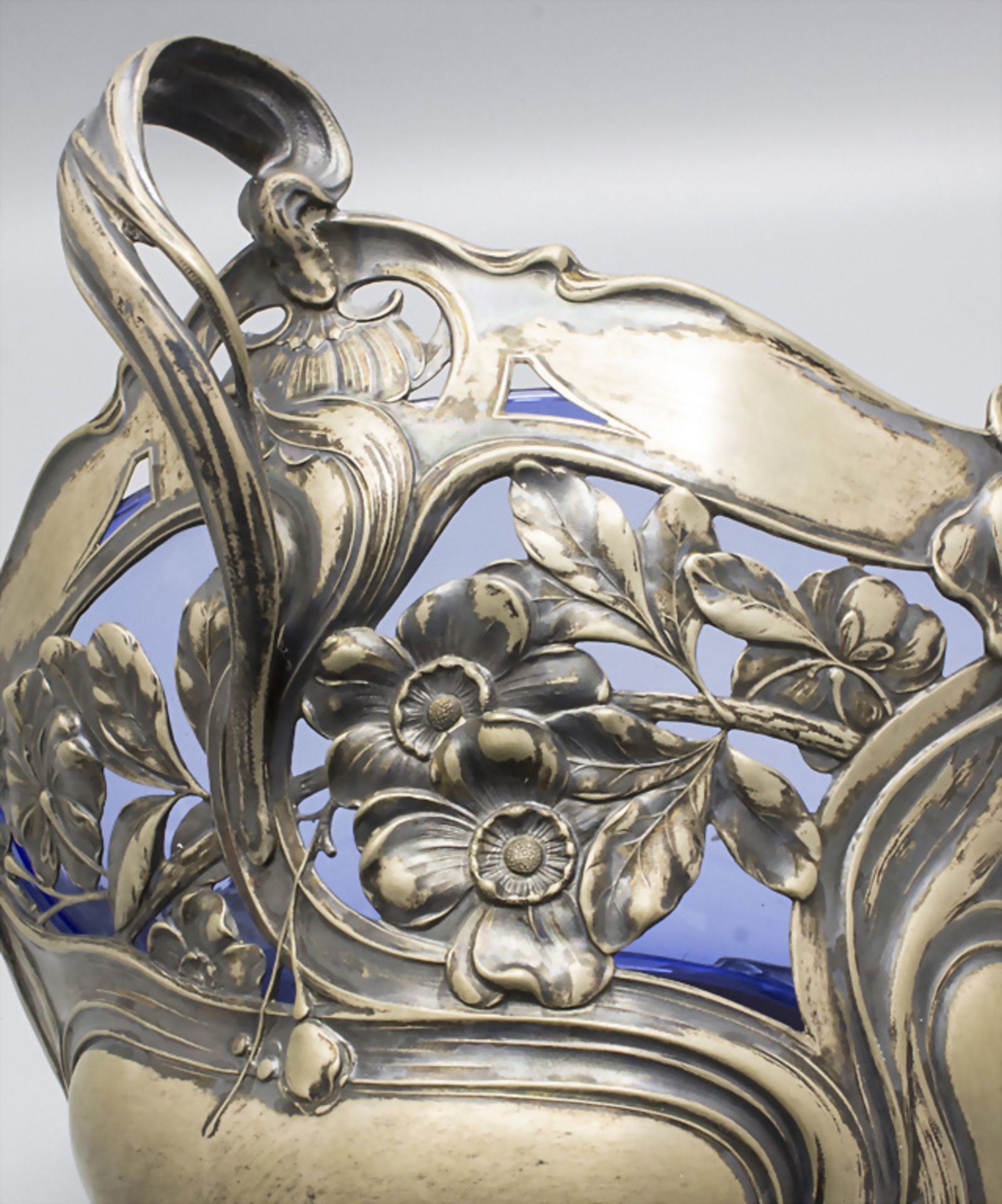 Jugendstil Henkelschale / An Art Nouveau sterling silver bowl with stylised ivy pattern, ... - Bild 4 aus 4
