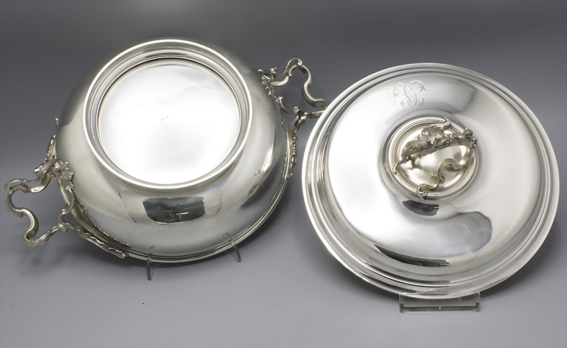 Legumier / Wöchnerinnenschüssel / A silver vegetable tureen cover, Alphonse DEBAIN, Paris, um 1890 - Image 6 of 12