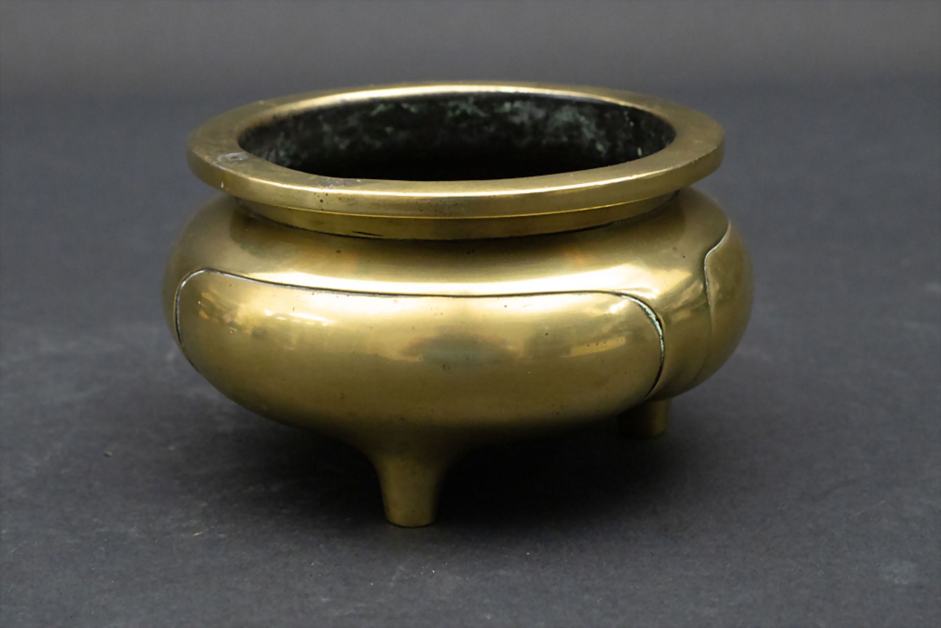 Räuchergefäß / A bronze incense burner, China, wohl Ming Dynastie (1368-1644) - Bild 3 aus 9