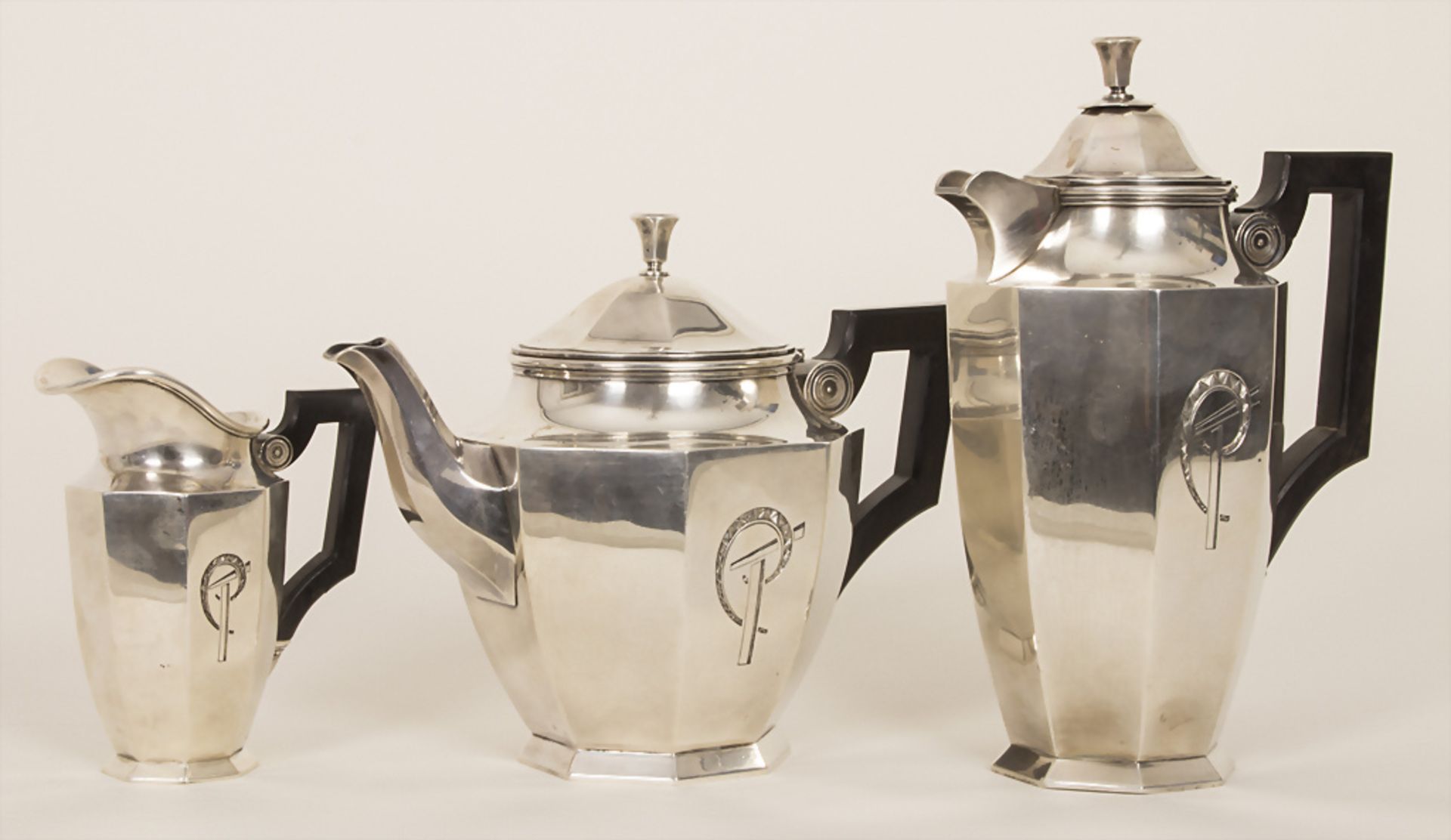 Art Déco Tee- und Kaffeekern / An Art Déco silver tea and coffee set, Paris, um 1935