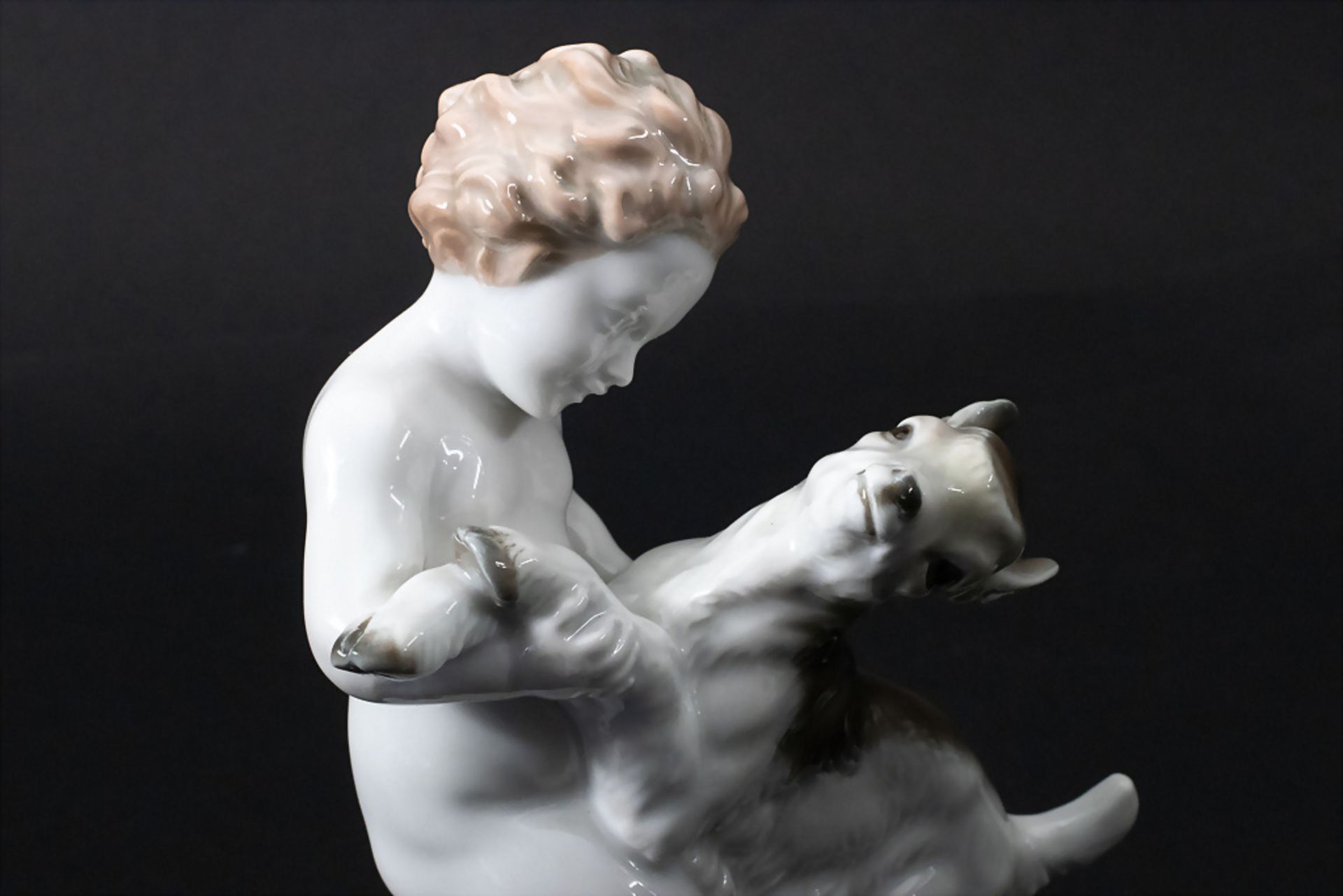 Figur 'Putto mit Ziege' / A figural group of a cherub with a kid, Max D.H. Fritz, Rosenthal, ... - Image 3 of 7