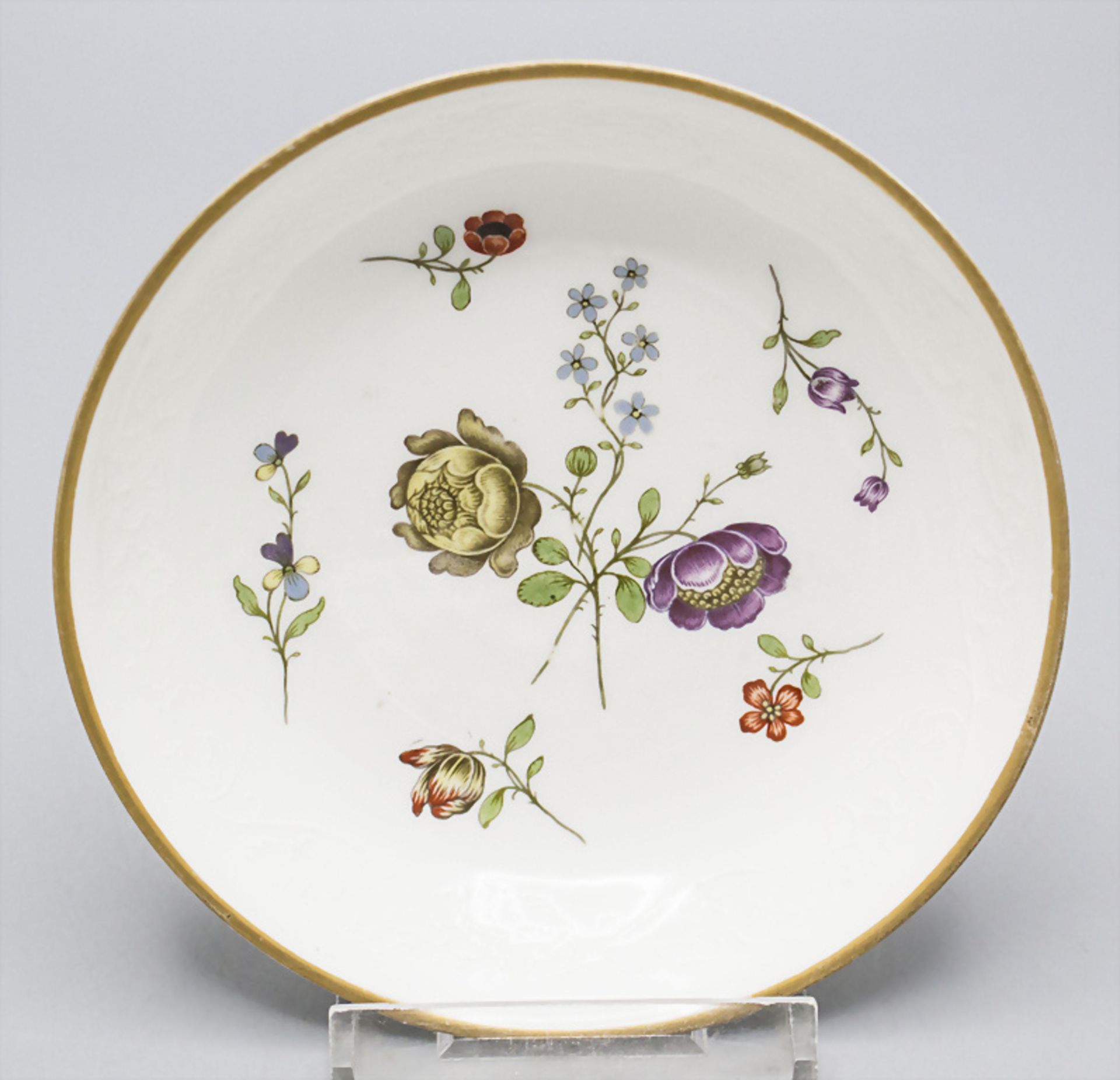 Tasse und Untertasse mit seltener Blumenmalerei / A cup and saucer with rare flower paintings, ... - Bild 4 aus 6
