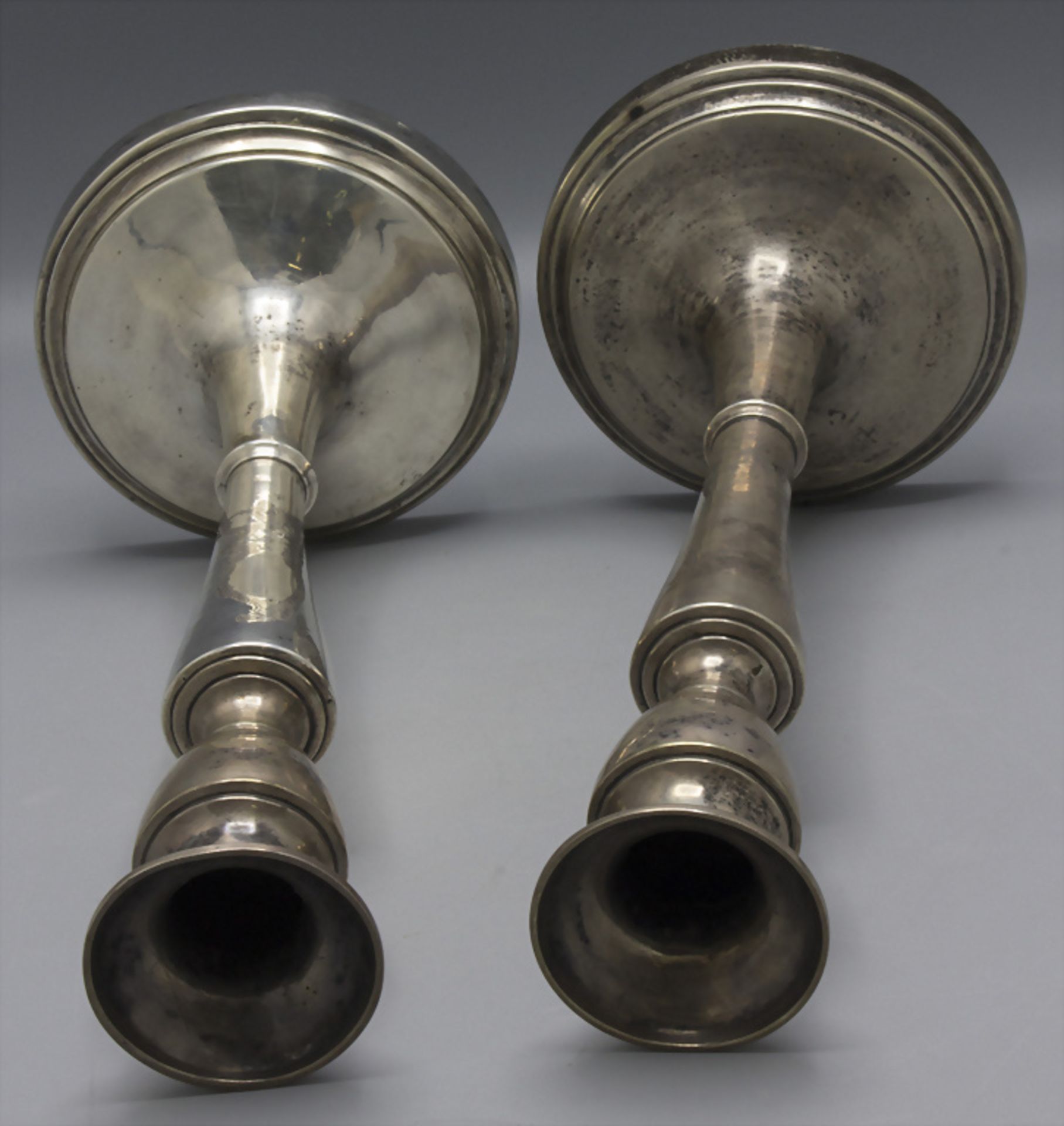 Paar Louis XVI Kerzenleuchter / A pair of silver candlesticks, Venedig / Venice, 18. Jh. - Image 2 of 11
