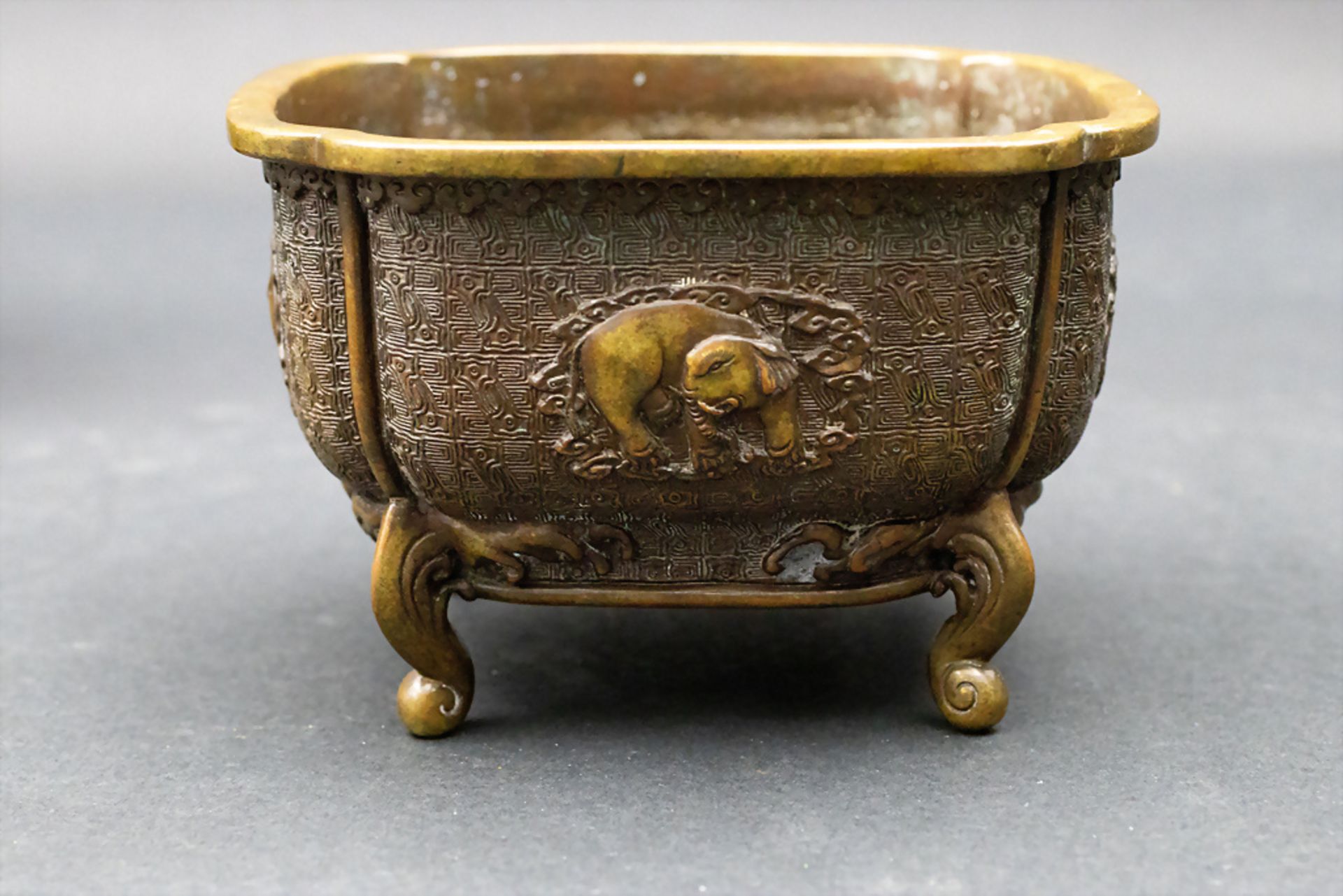 Räuchergefäß / A bronze incense burner, China, Qing Dynastie (1644-1911)