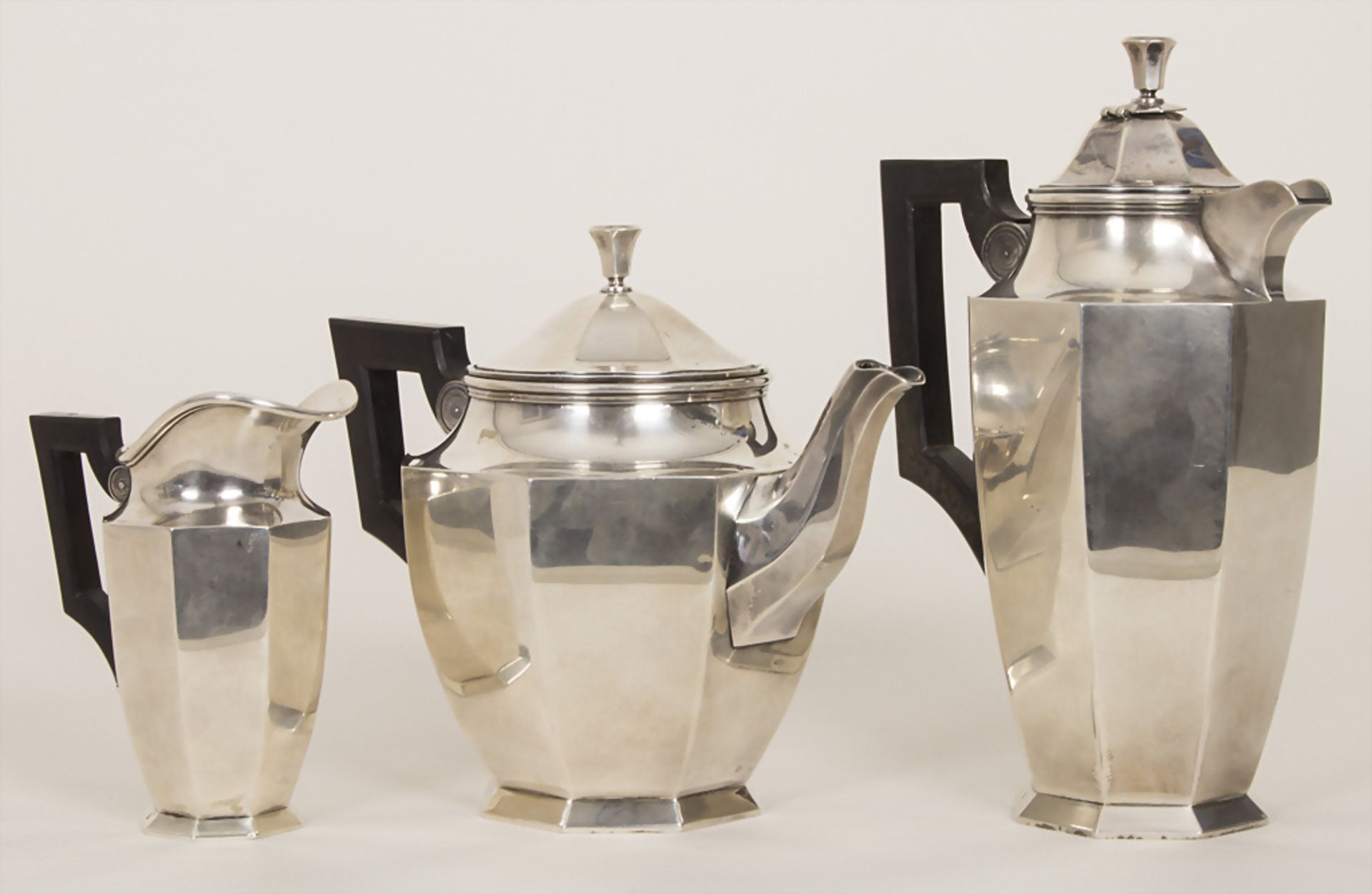 Art Déco Tee- und Kaffeekern / An Art Déco silver tea and coffee set, Paris, um 1935 - Bild 2 aus 5