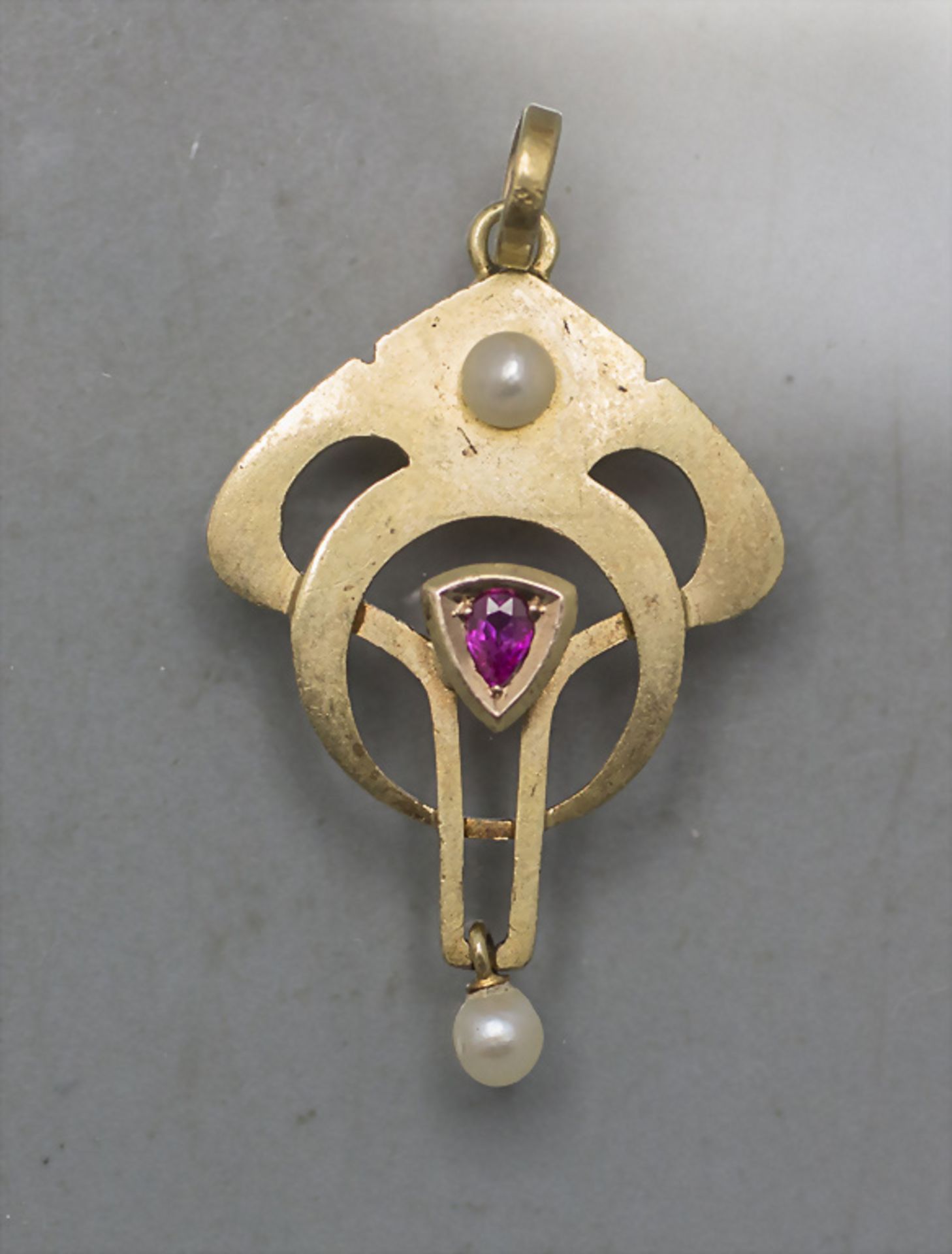 Jugendstil Anhänger in Gold / An Art Nouveau pendant in 14 ct gold