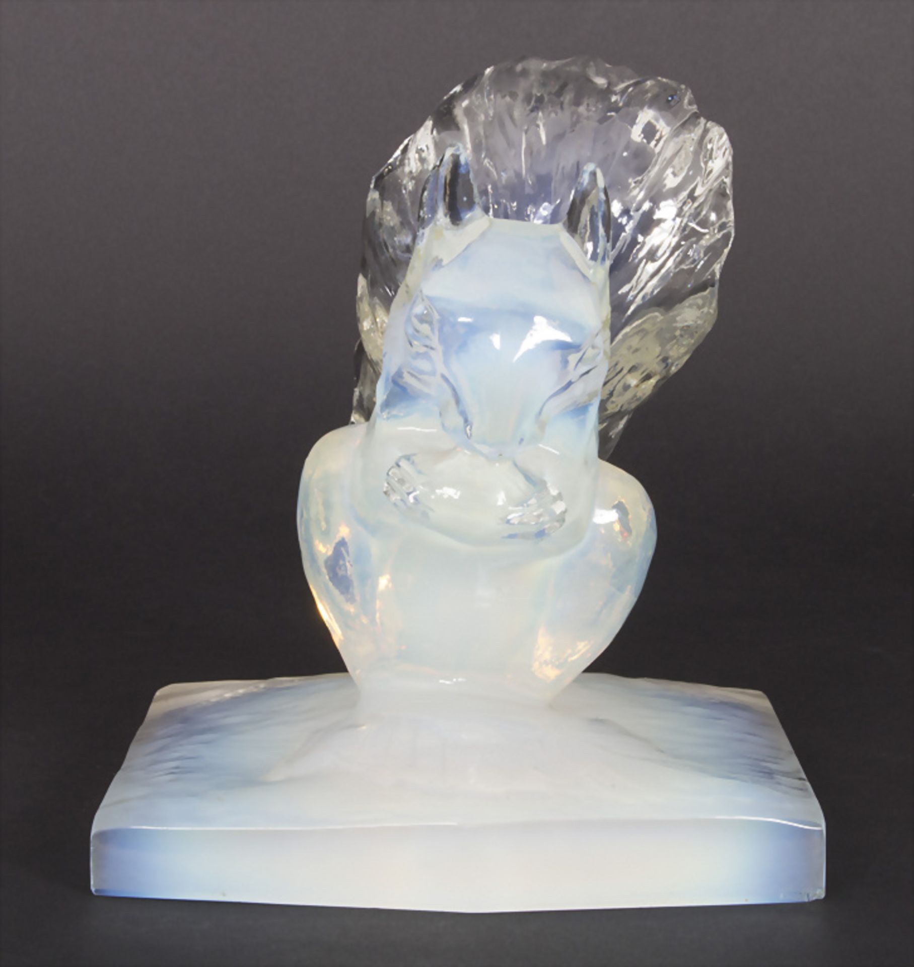 Art Deco Tierplastik 'Eichhörnchen' / An Art Deco glass sculpture of a squirrel, Mougin, ... - Image 3 of 8