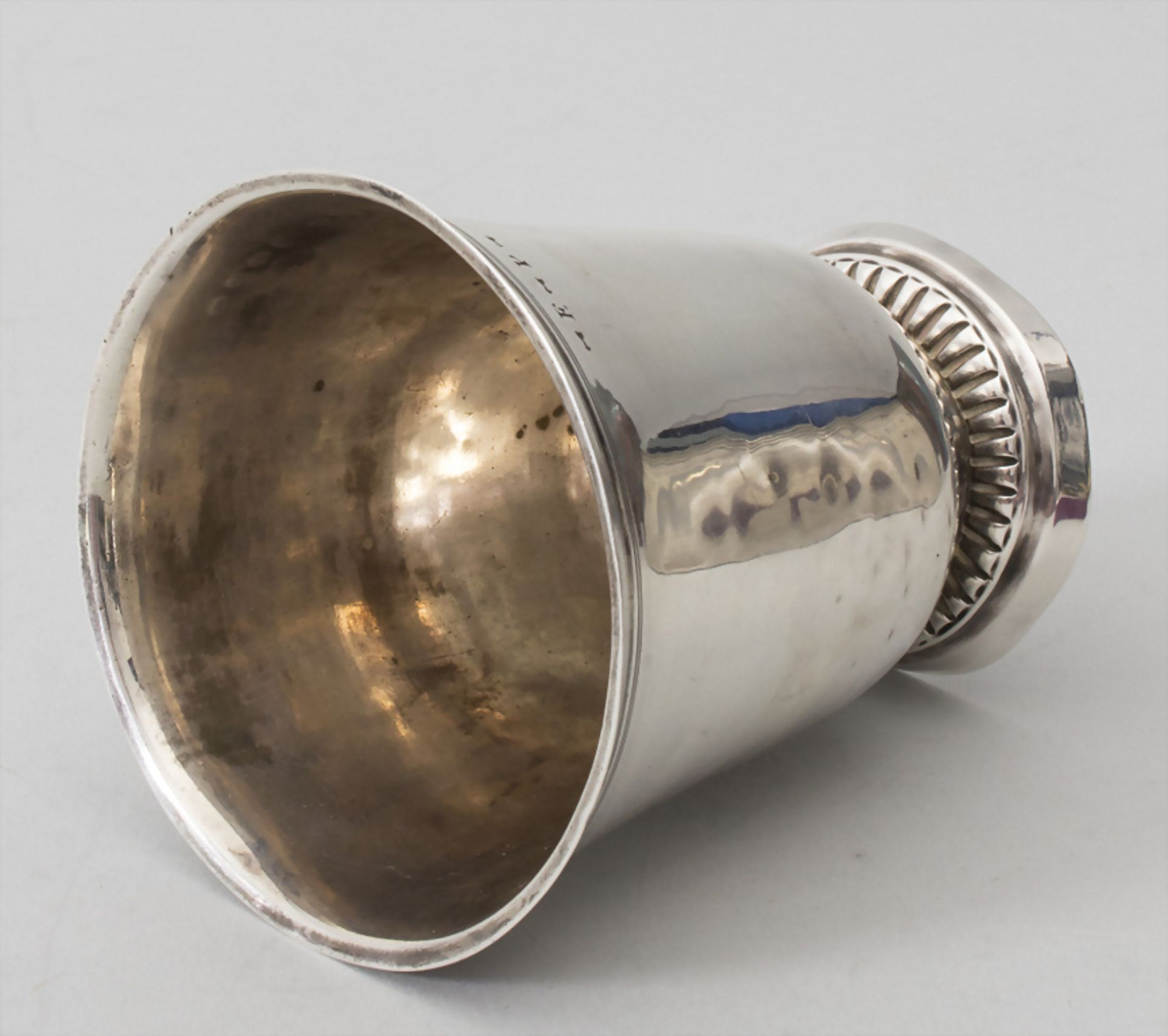 Becher / A silver beaker, Jean Joachim Jouette, Saint Menehould, 1775 - Image 3 of 4