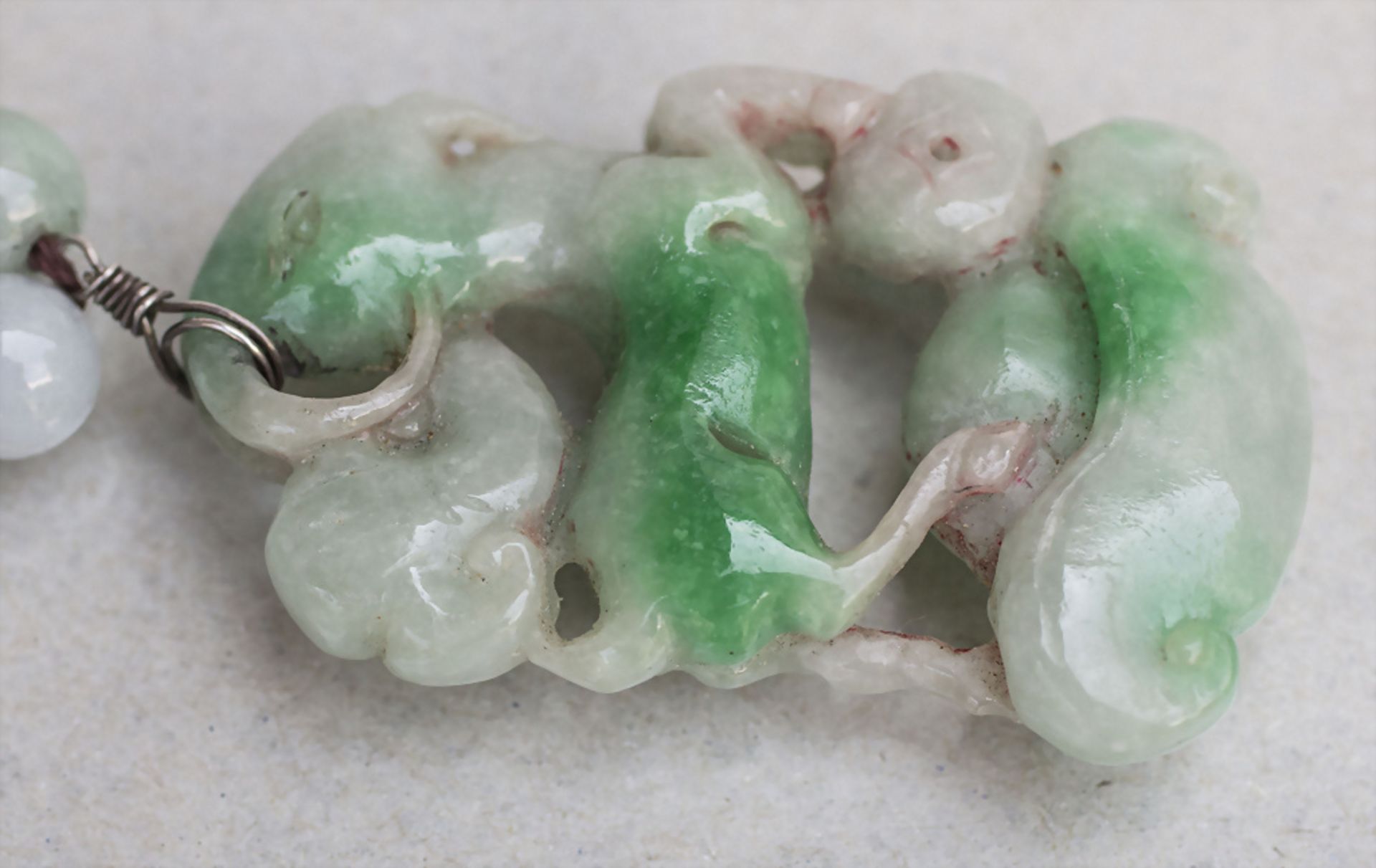 Jadekette mit Glückssymbol / A jade necklace with a lucky symbol, China, Qing-Dynastie (1644-1911) - Image 6 of 10