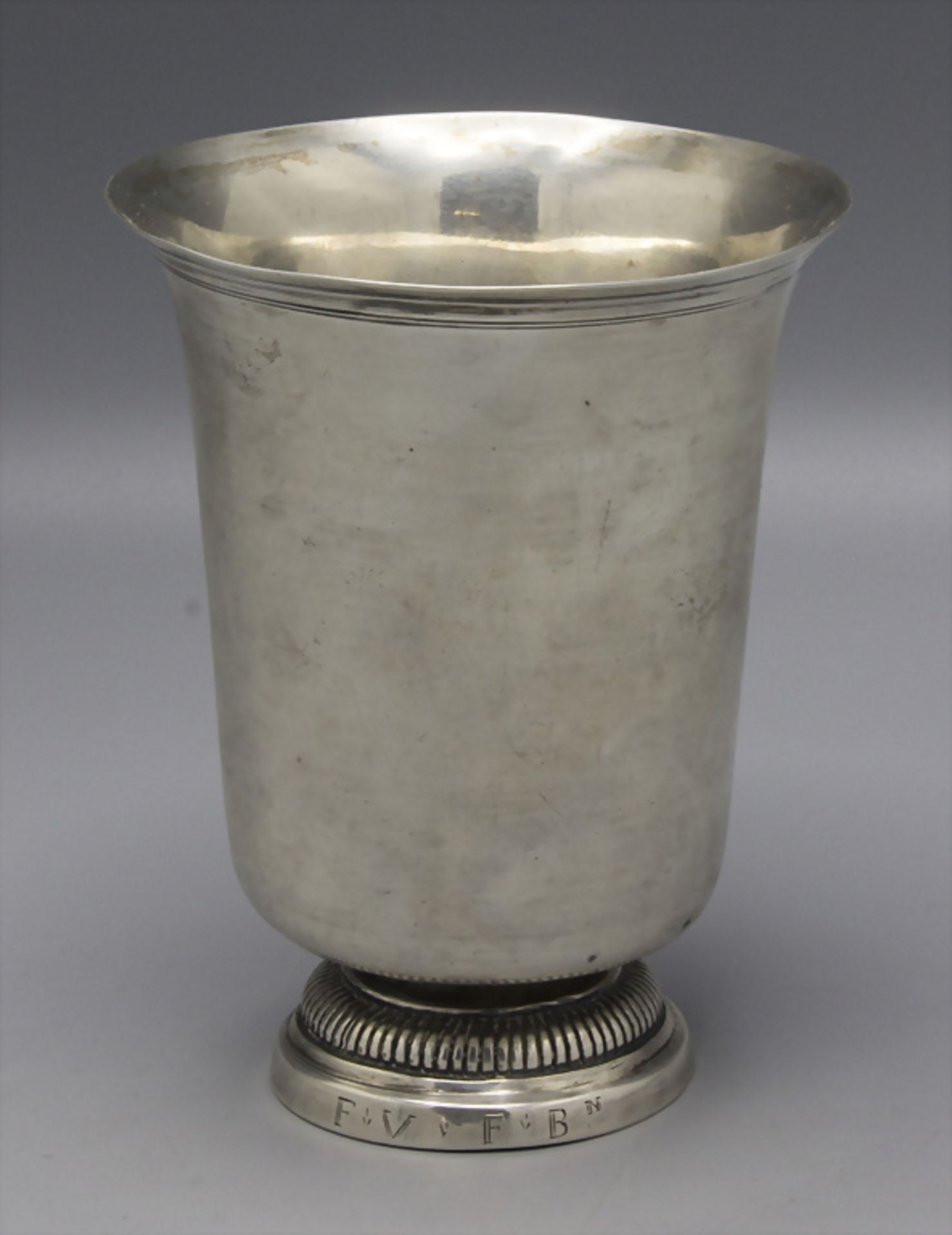 Glockenbecher / A bell shaped silver beaker, Orleans, nach 1798