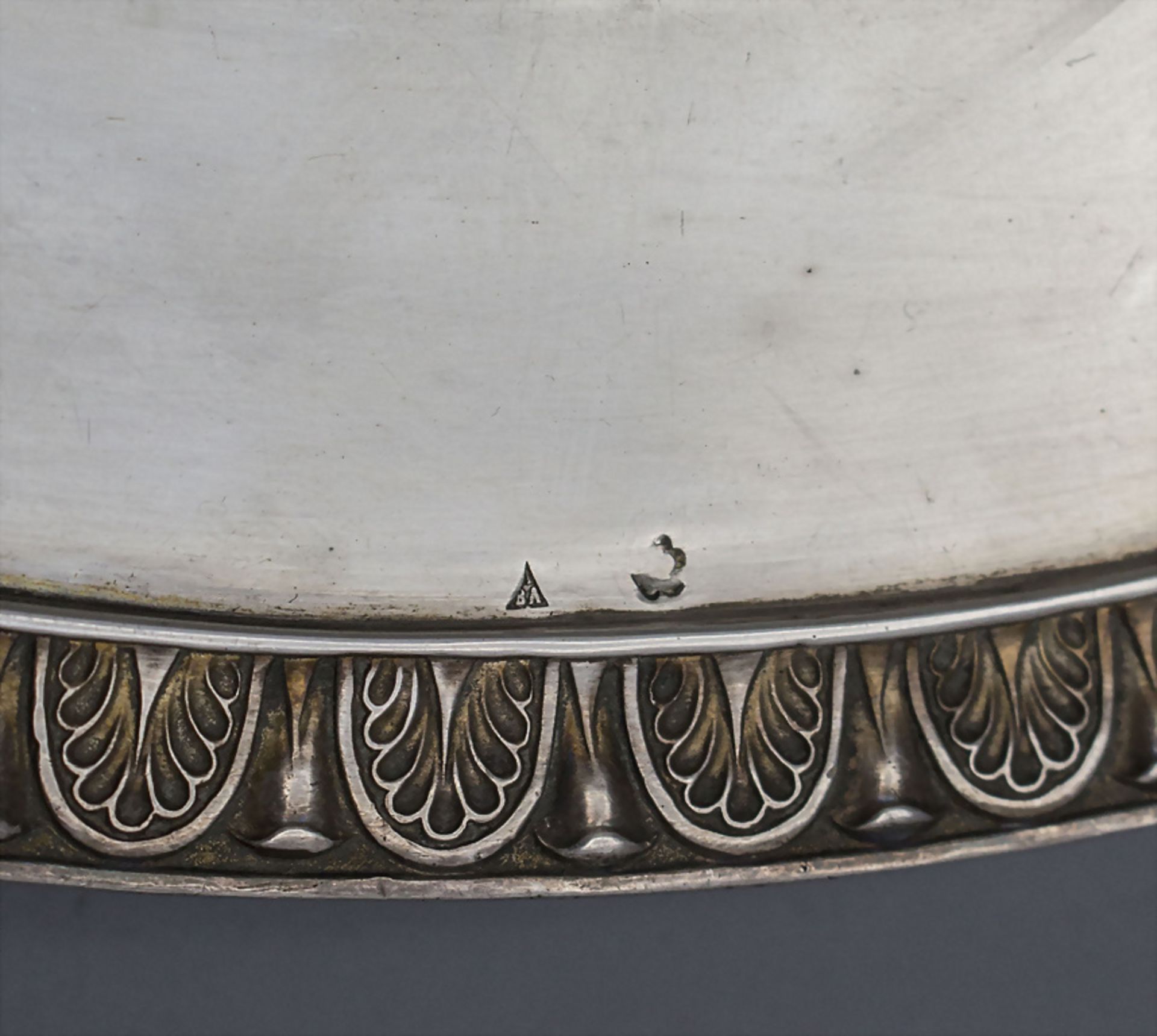 Große Silberplatte / A large silver platter, Antal Bachruch, Budapest, um 1900 - Image 3 of 4