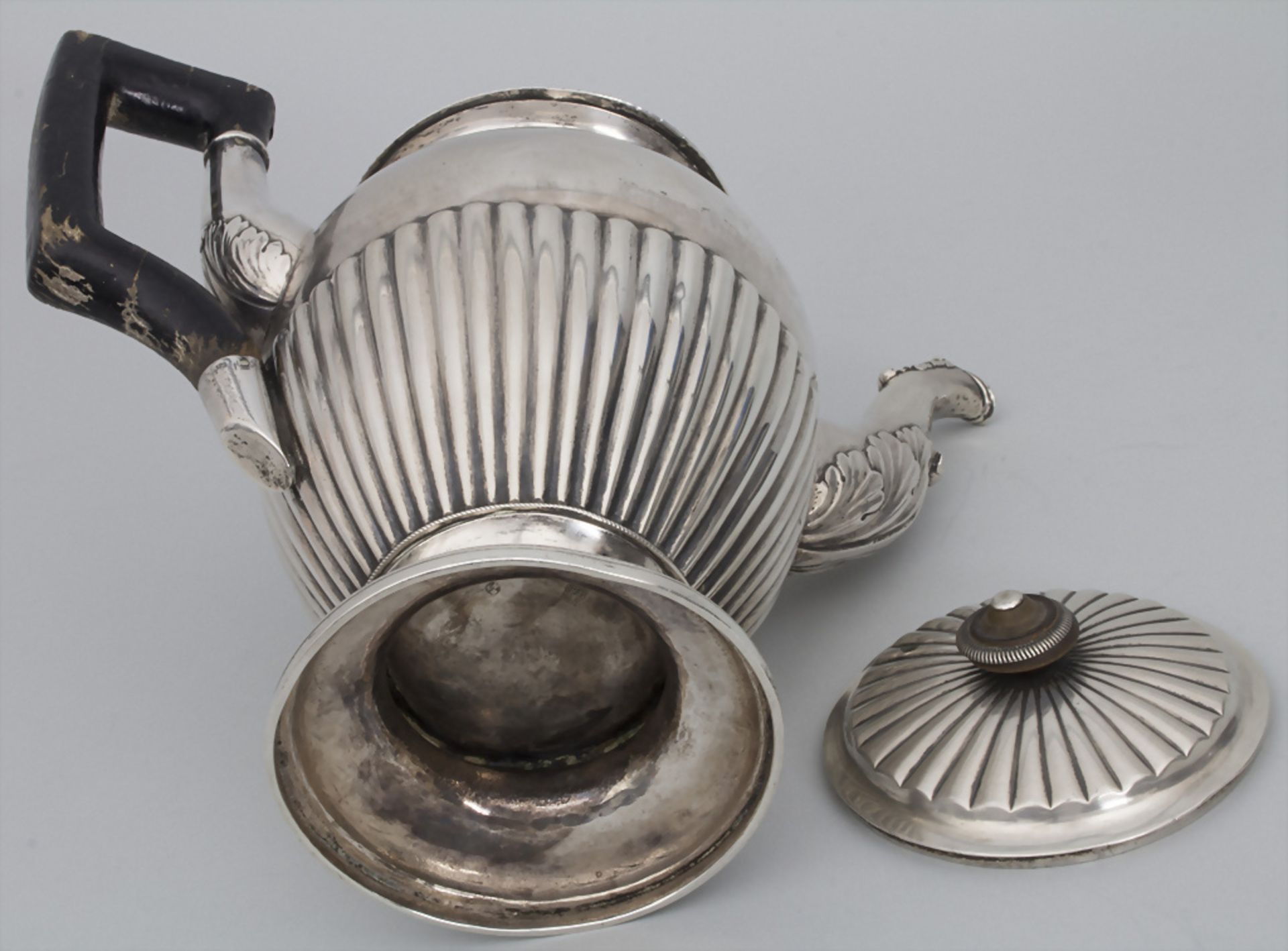 Große Teekanne / A large silver tea pot, Bene Ranninger, Wien, 1831 - Image 6 of 7