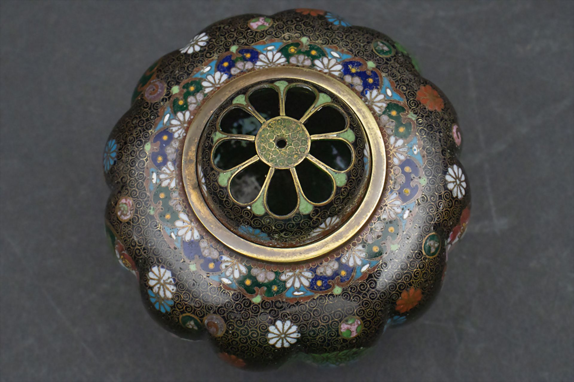 Cloisonné-Räuchergefäß / A cloisonné incense burner, Japan, Meiji-Periode - Bild 4 aus 6