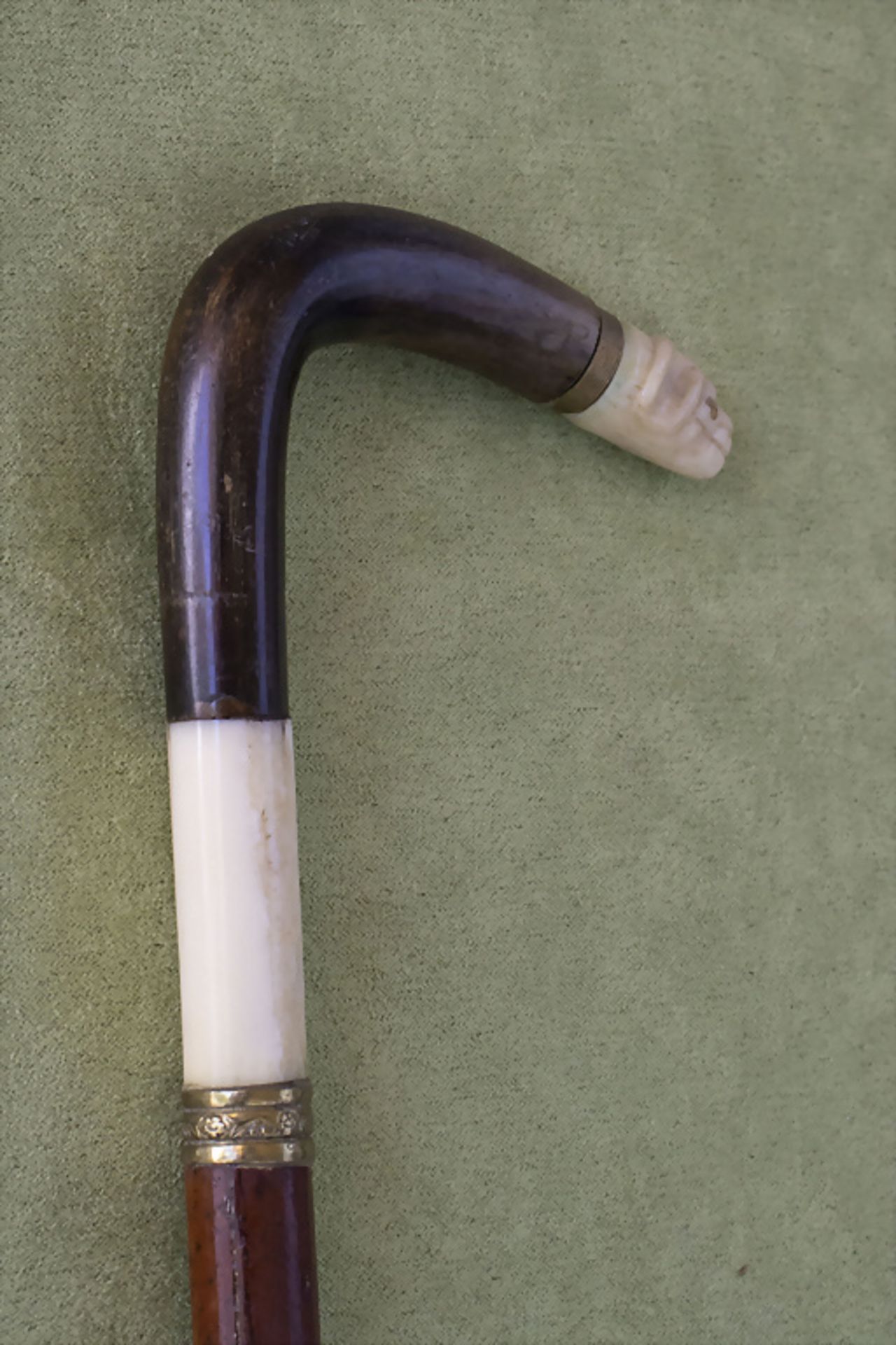 Gehstock mit Hundekopf / A cane with a dog head, um 1900