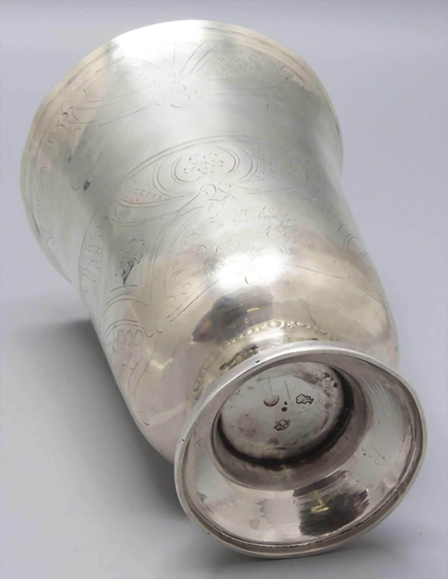 Großer Becher / A large silver beaker / A goblet, Claude Antoine Maillet, Paris, 1789 - Image 4 of 8