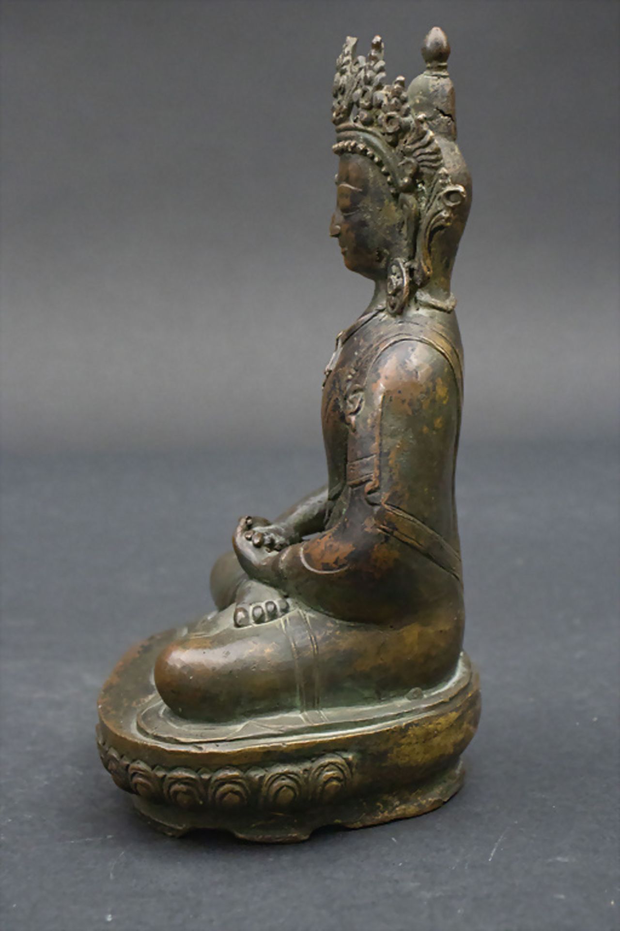 Buddha Amitáyus in Meditationshaltung auf Lotus, Tibet, 19. Jh. - Bild 5 aus 8