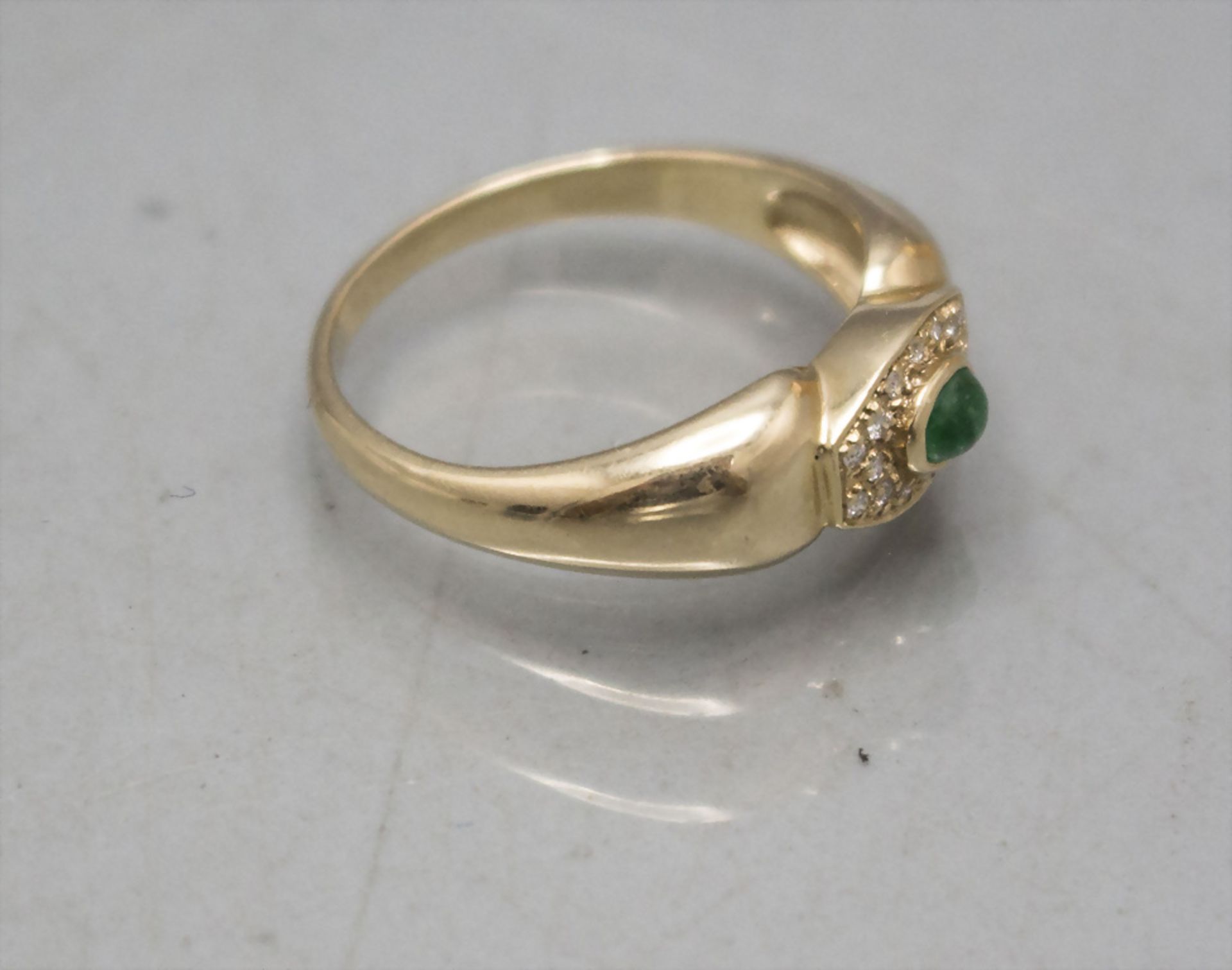 Damenring mit Smaragd und Brillanten / A ladies 14 ct gold ring with emerald and diamonds - Bild 2 aus 2