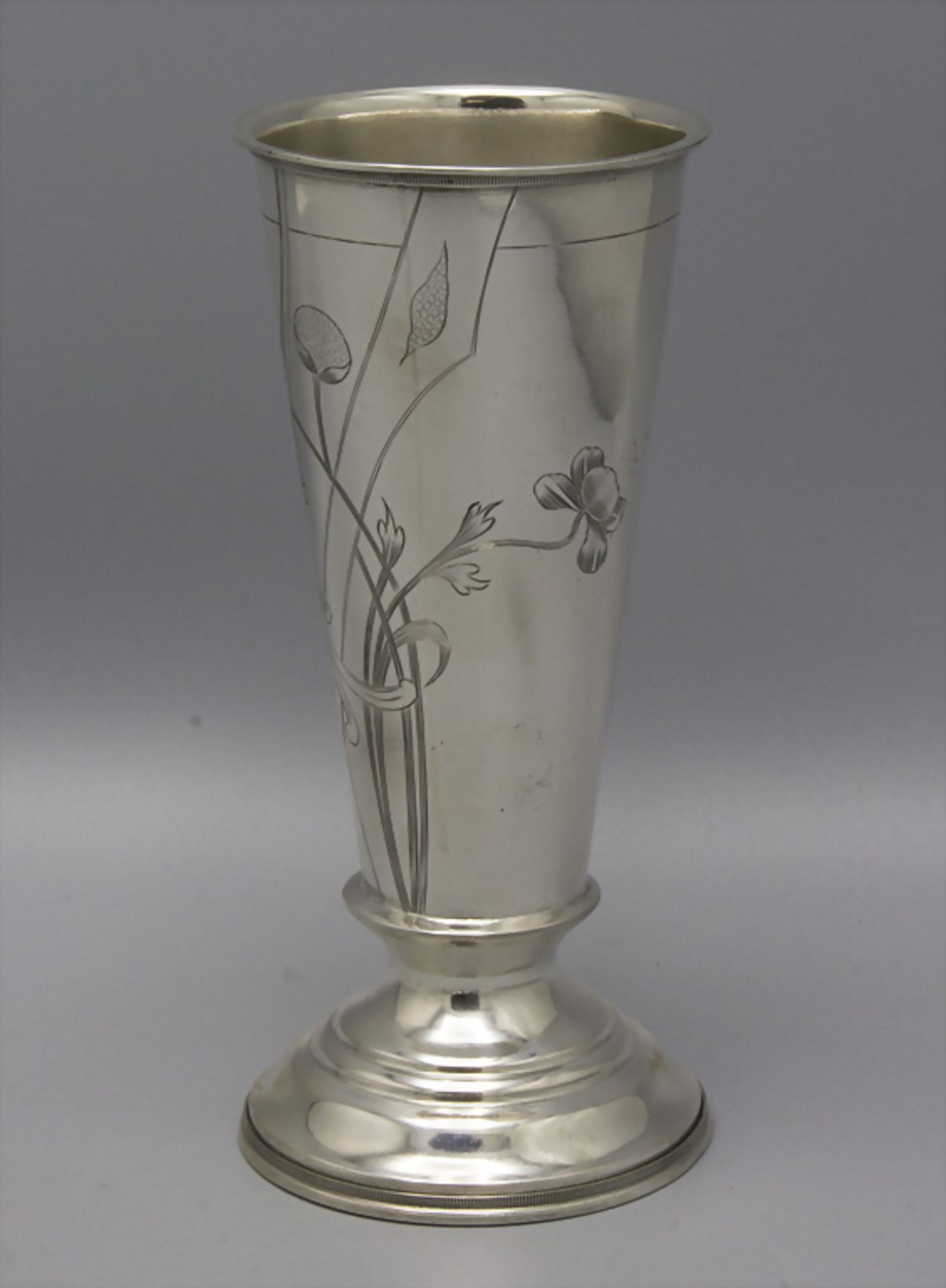Jugendstil Vase / An Art Nouveau silver vase with flowers, Moskau/Moscow, nach 1908