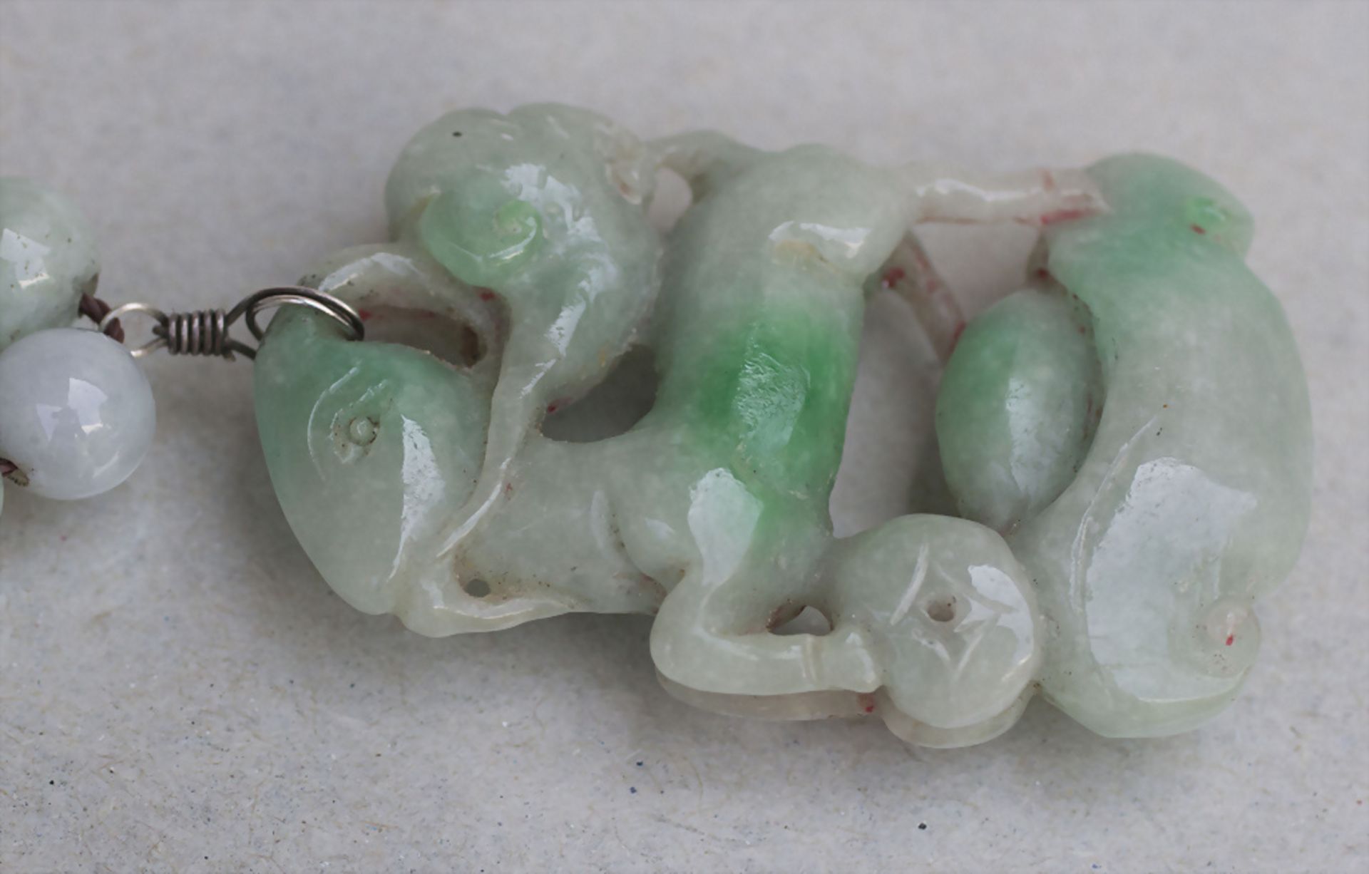 Jadekette mit Glückssymbol / A jade necklace with a lucky symbol, China, Qing-Dynastie (1644-1911) - Image 5 of 10