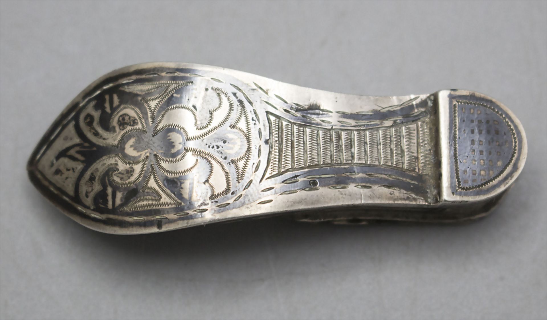 Silberdose in Schuhform / A silver shoe shape box, Tula, 19. Jh. - Bild 4 aus 6