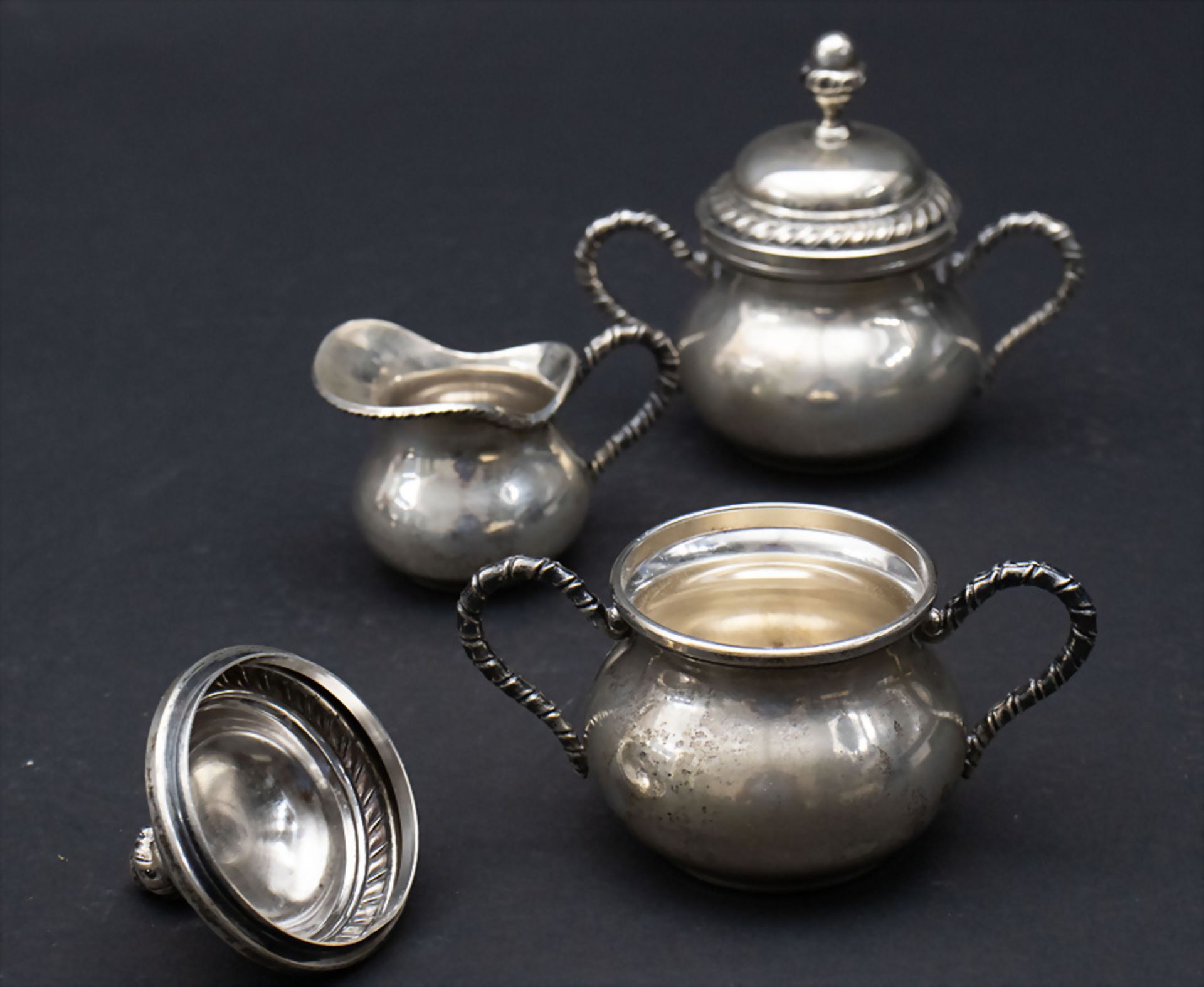 Zwei Zuckerdosen und zwei Sahnegießer / Two silver sugar bowls and two silver creamers, ... - Bild 2 aus 7