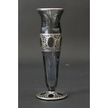Art Déco Silber Overlay Vase / An Art Deco glass vase with silver overlay, um 1925