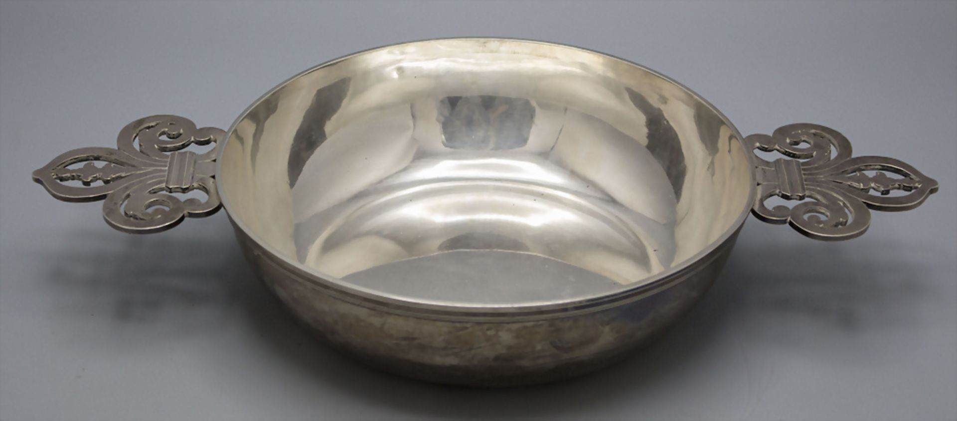 Legumier / Wöchnerinnenschüssel / A silver vegetable tureen, Odiot, Paris, nach 1839 - Image 2 of 6