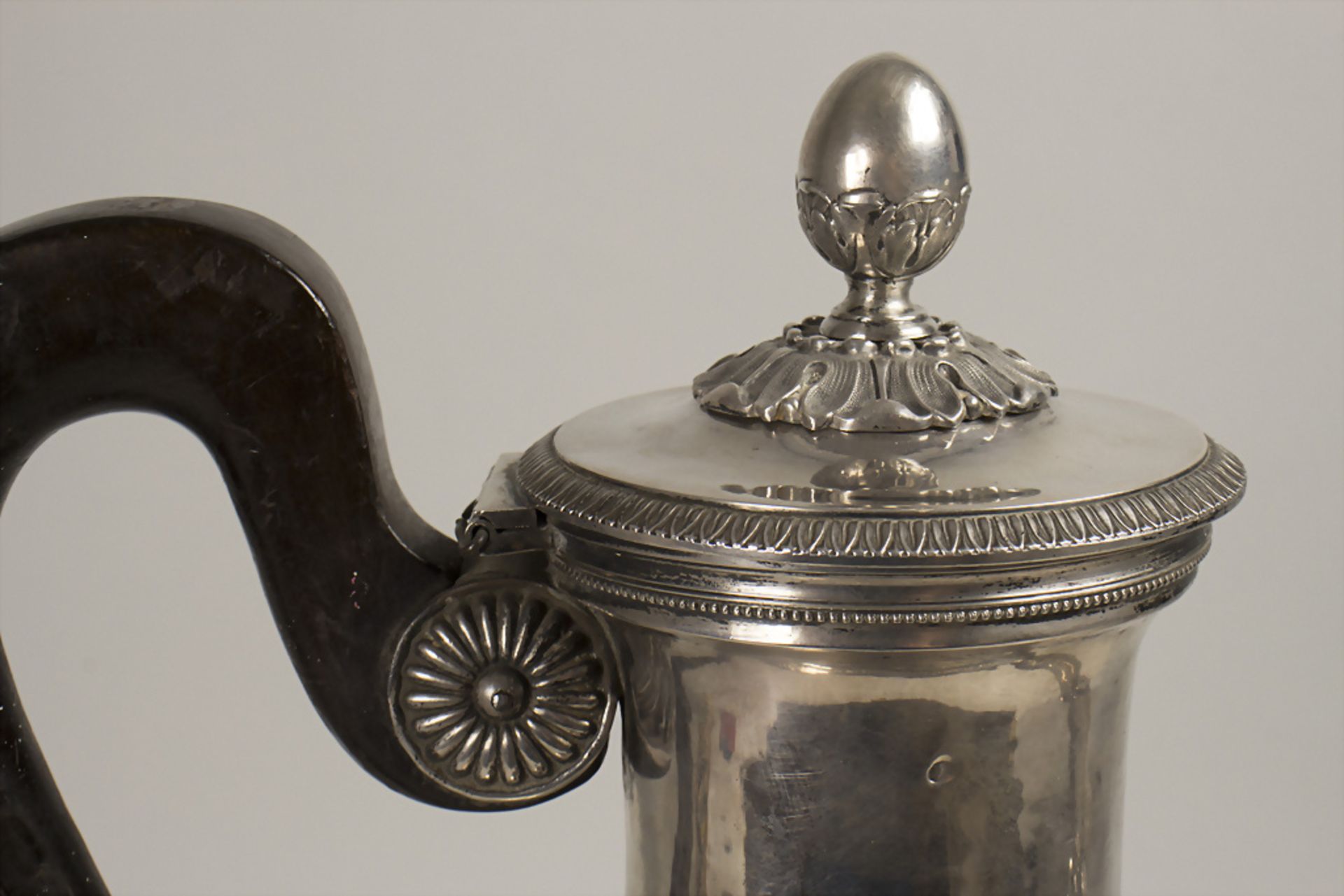 Große Kaffeekanne / A large silver coffee pot, J.A. Brun, Lyon, 1832-1838 - Image 8 of 9