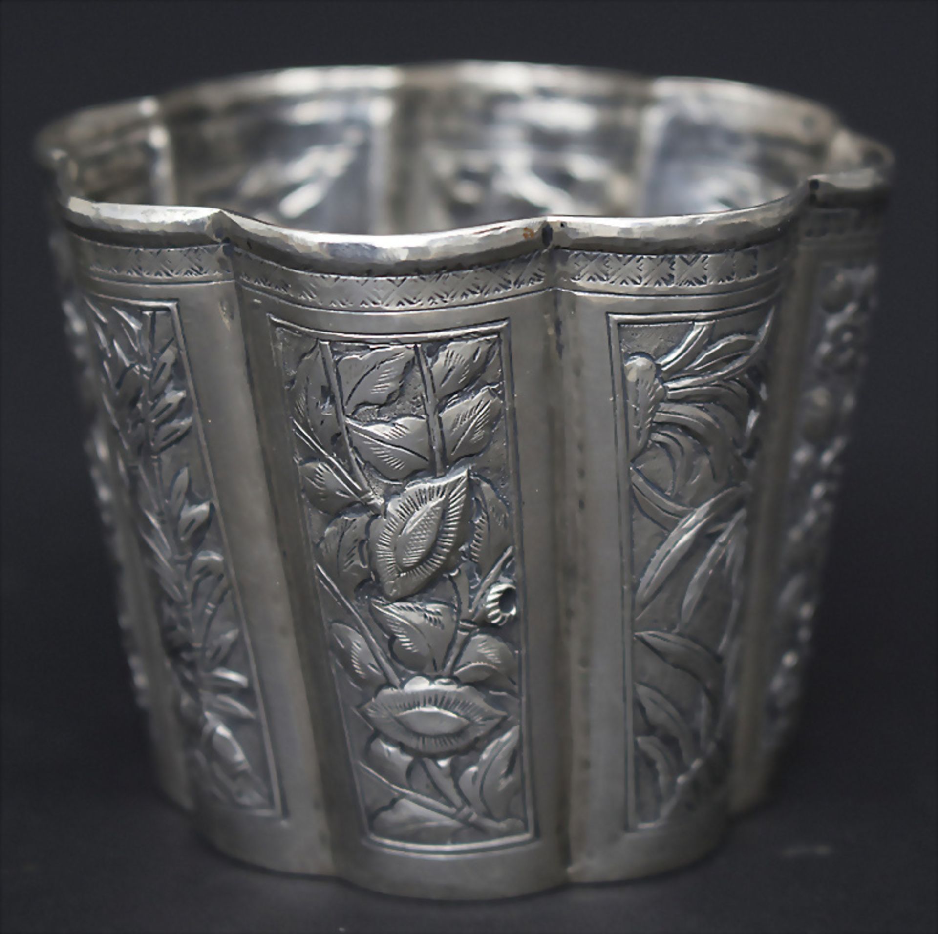 Achtpassiger Becher / A Chinese export silver beaker, TU TIAN XING, Jiujiang um 1900