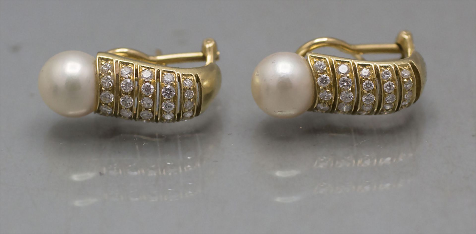Paar Ohrclips / A pair of 18 ct gold ear clips with pearls and diamonds
