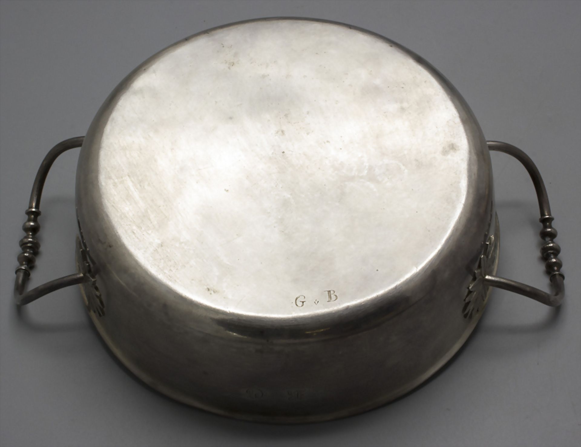 Legumier / Wöchnerinnenschüssel / A silver vegetable tureen with cover, Gap (Hautes Alp), 1803-1809 - Bild 5 aus 8