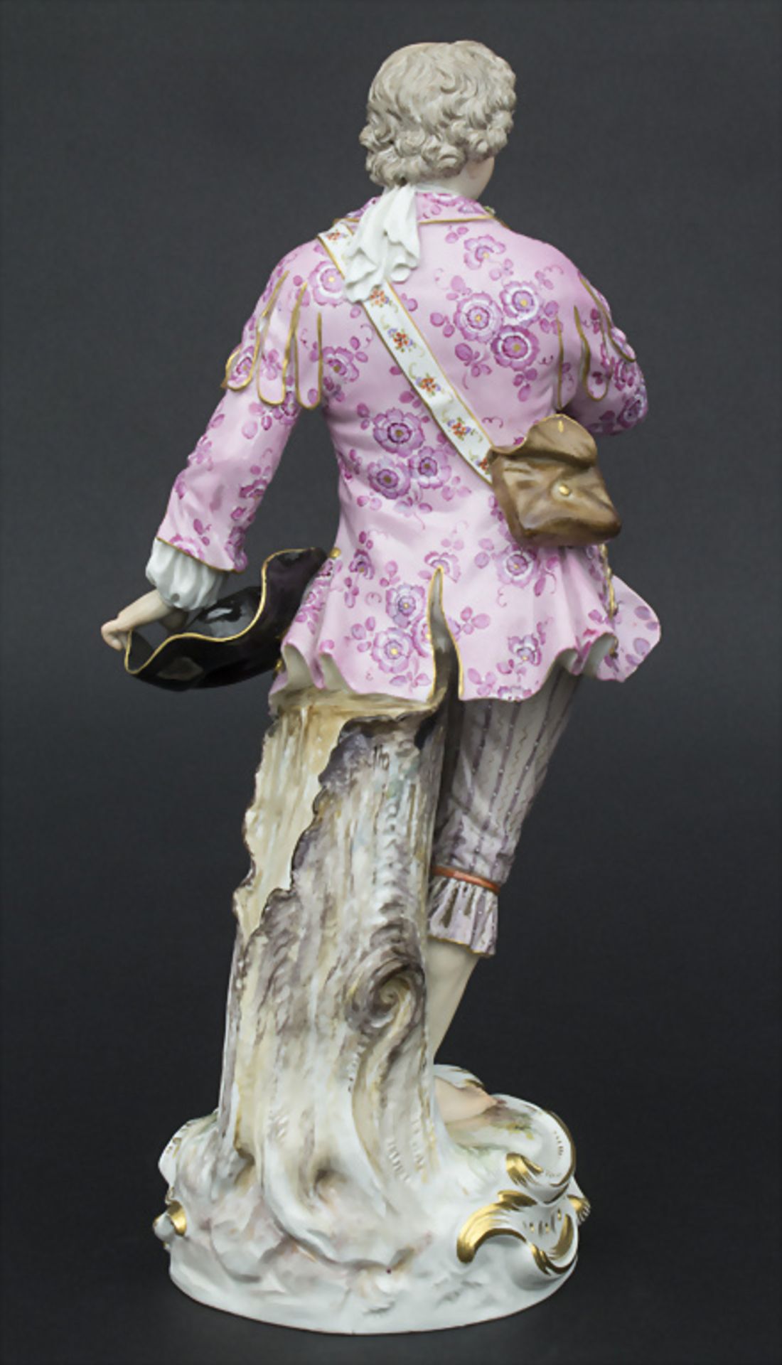 Große Figur 'Kavalier mit Blumenstrauß' / A large figure of a young cavalier, Meissen, um 1865 - Image 4 of 8