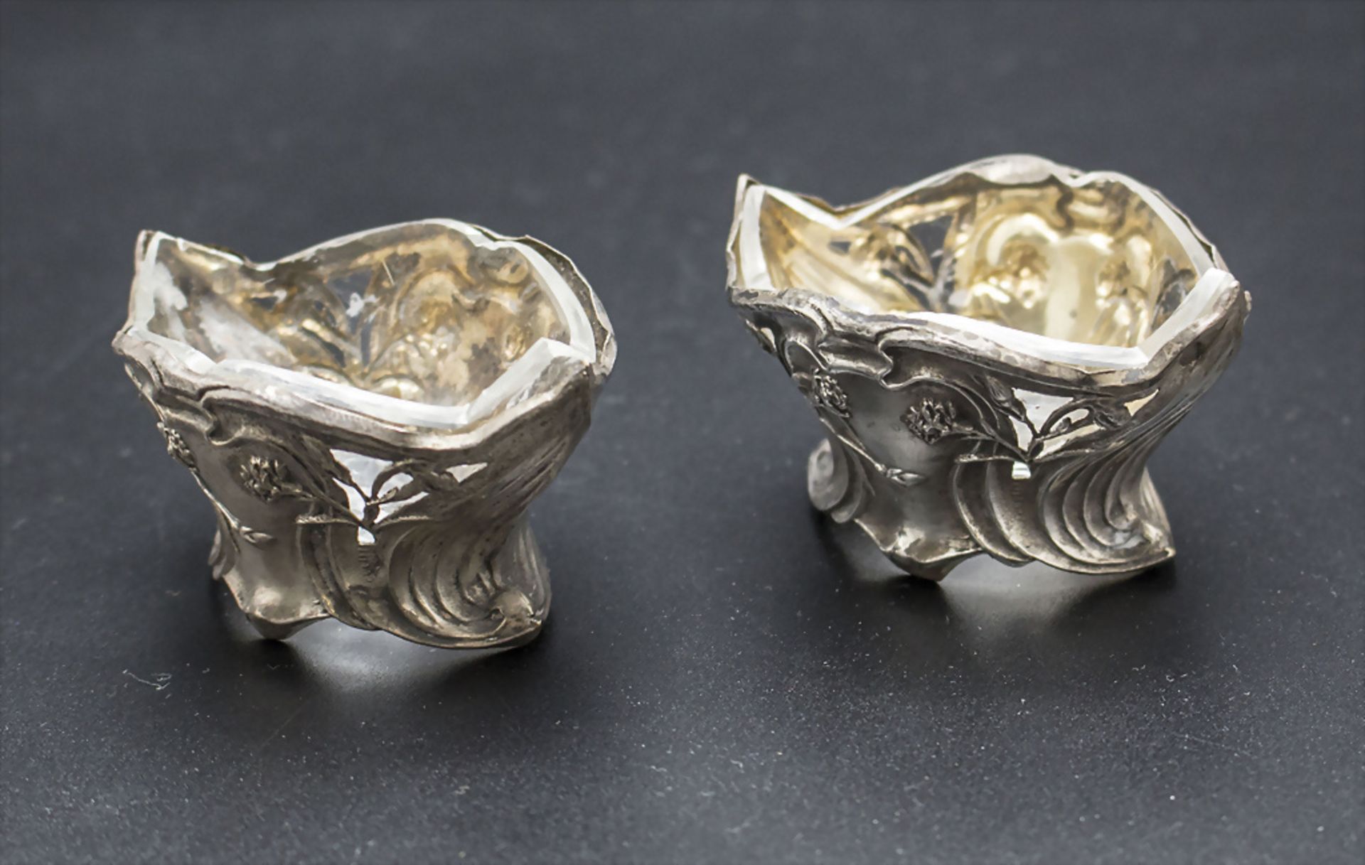 Paar Jugendstil Salieren mit Rosen / A pair of Art Nouveau salt cellars with roses, Léon Moy, ... - Bild 2 aus 3