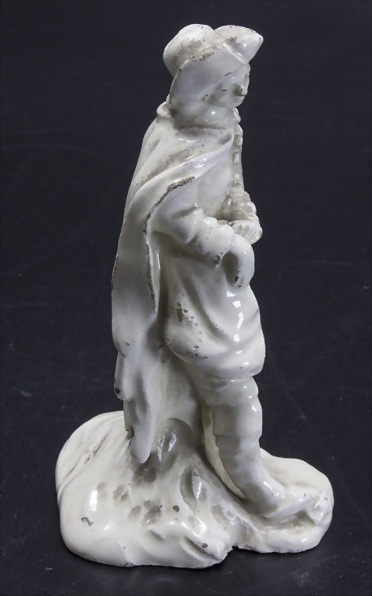 Frühe Fayence Figur eines Bauern / A faience figurine of a peasant, 18. Jh. - Image 2 of 5