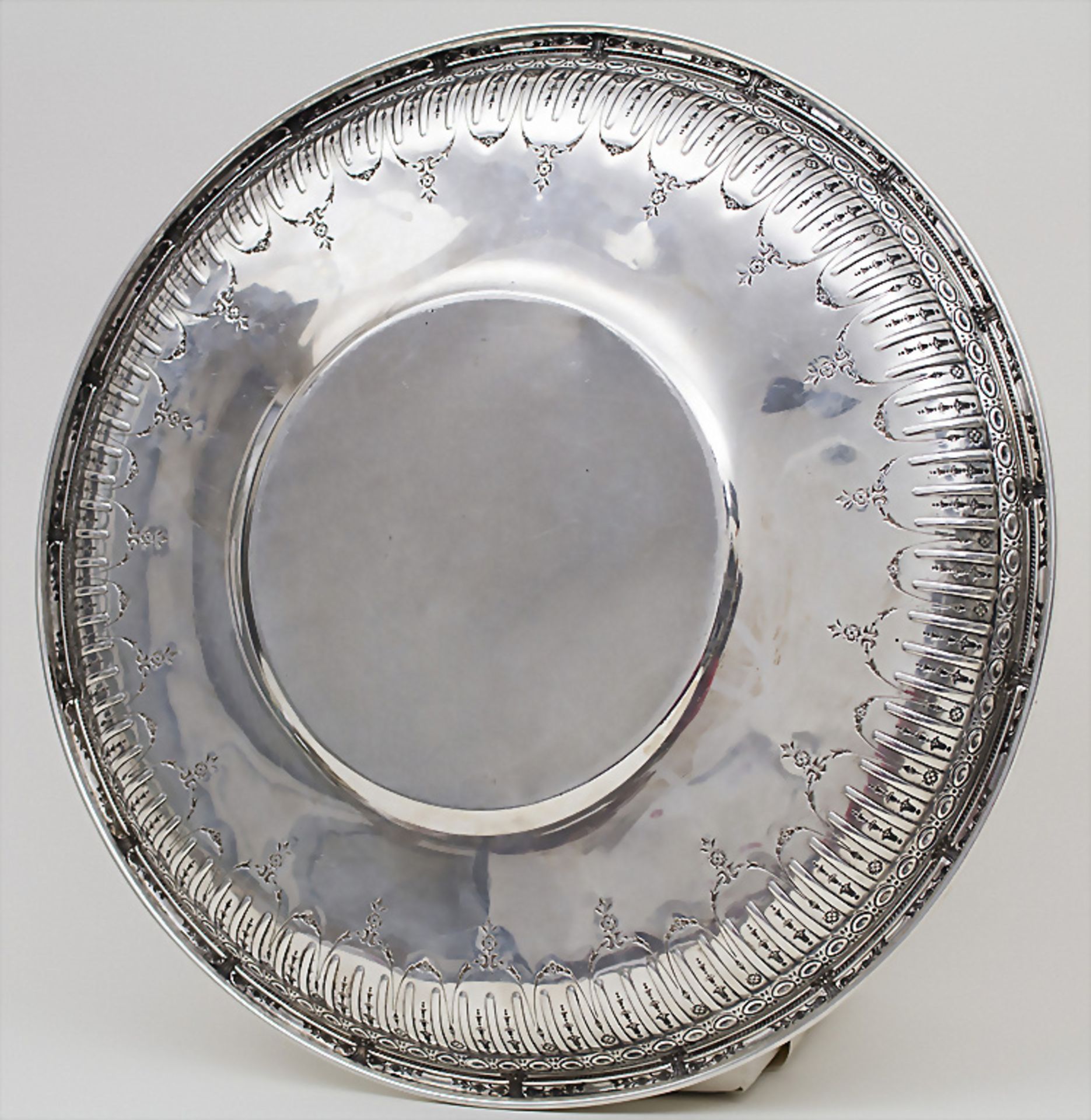 Große Silberplatte 'Marie Antoinette' / A large 'Marie Antoinette' sterling silver platter, ... - Image 2 of 3