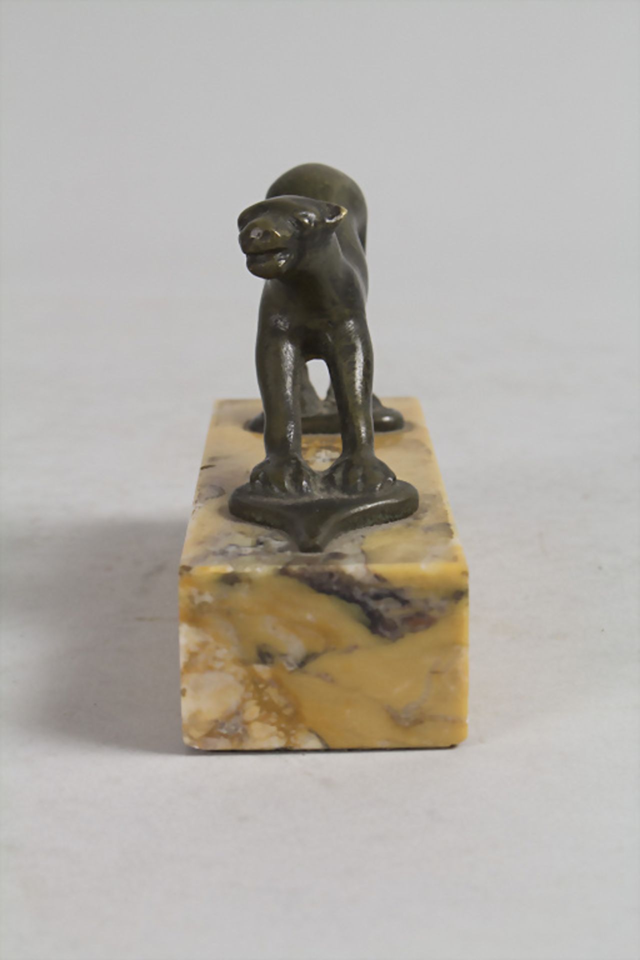 Bronze Panther als Handhabe/Briefbeschwerer / A bronze figure of a panther as handle, ... - Image 2 of 5