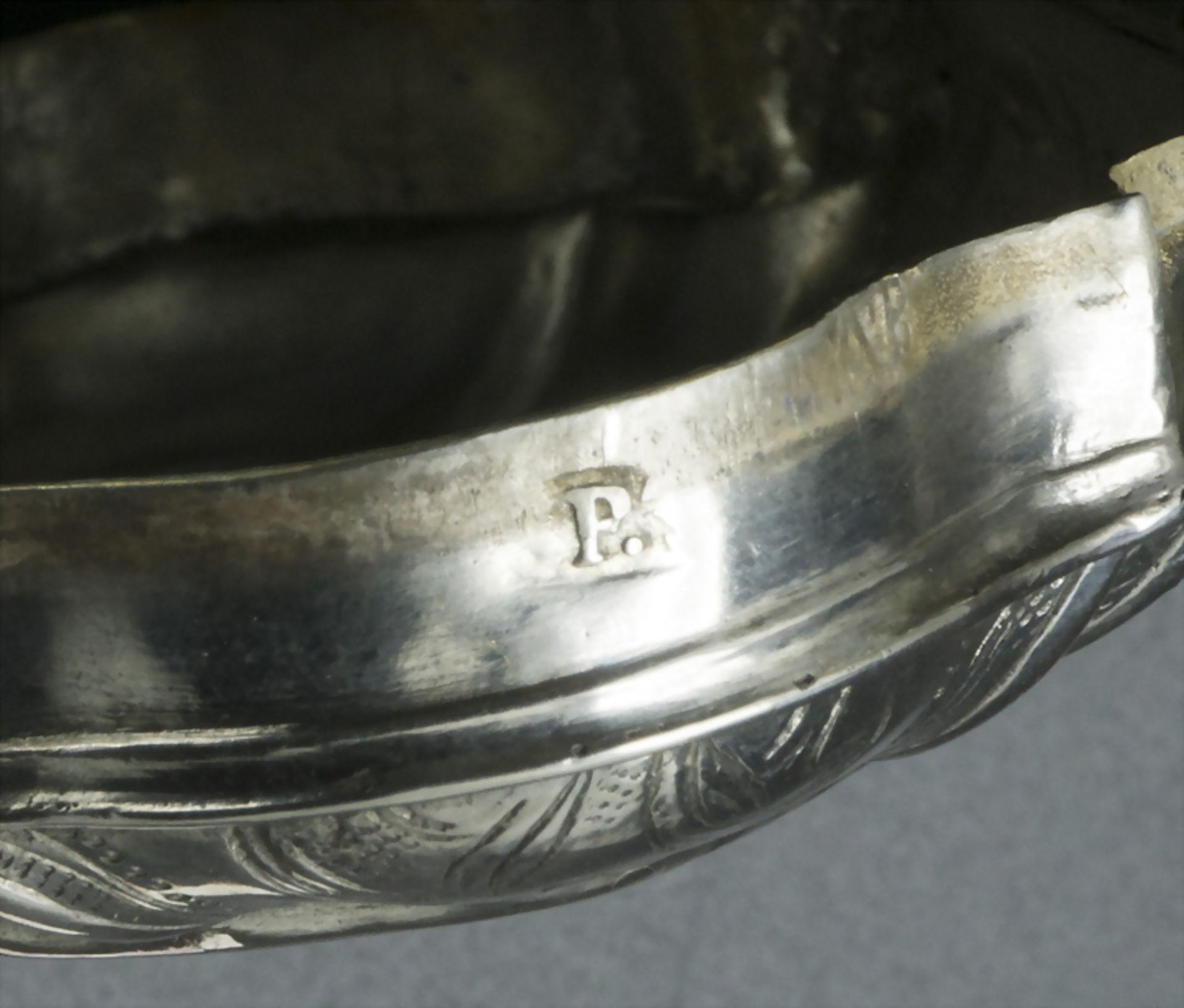 Barock Tabatiere / Baroque tabatière en argent massif / A baroque silver snuff box, Neuenburg ... - Bild 6 aus 7