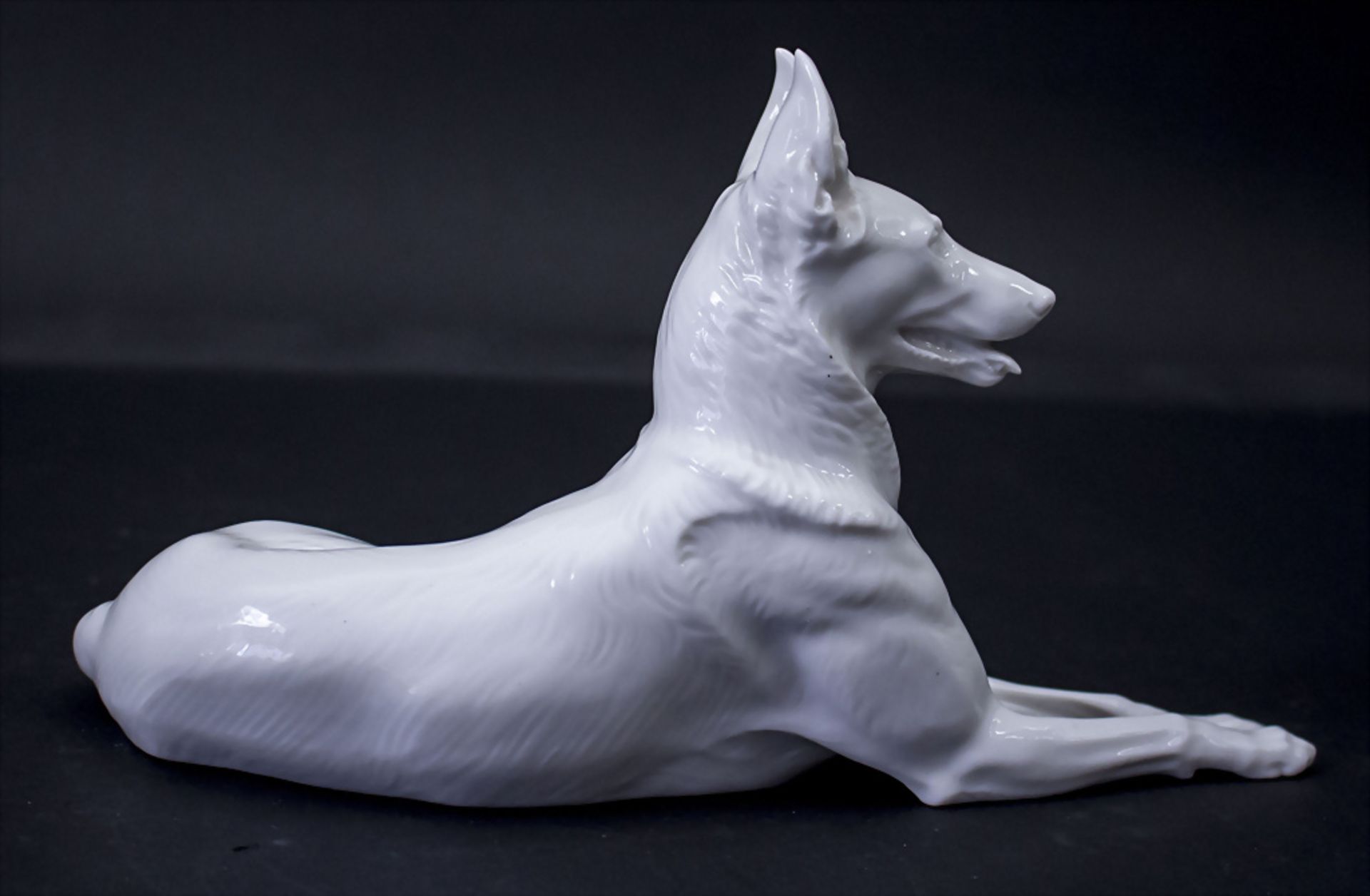 Figur 'Liegender Deutscher Schäferhund' / A figure of a reclining German shepherd, Theodor ... - Bild 3 aus 7