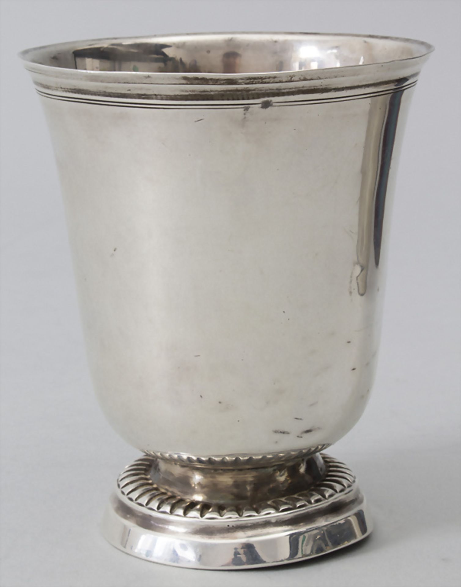 Becher / A silver beaker, Jean Joachim Jouette, Saint Menehould, 1775 - Image 2 of 4