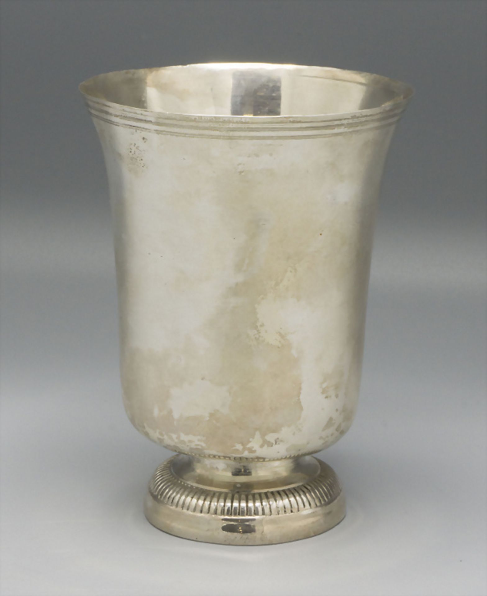 Glockenbecher / A bell shaped silver beaker, René-Pierre Ferrier, Paris, 1789 - Image 2 of 5