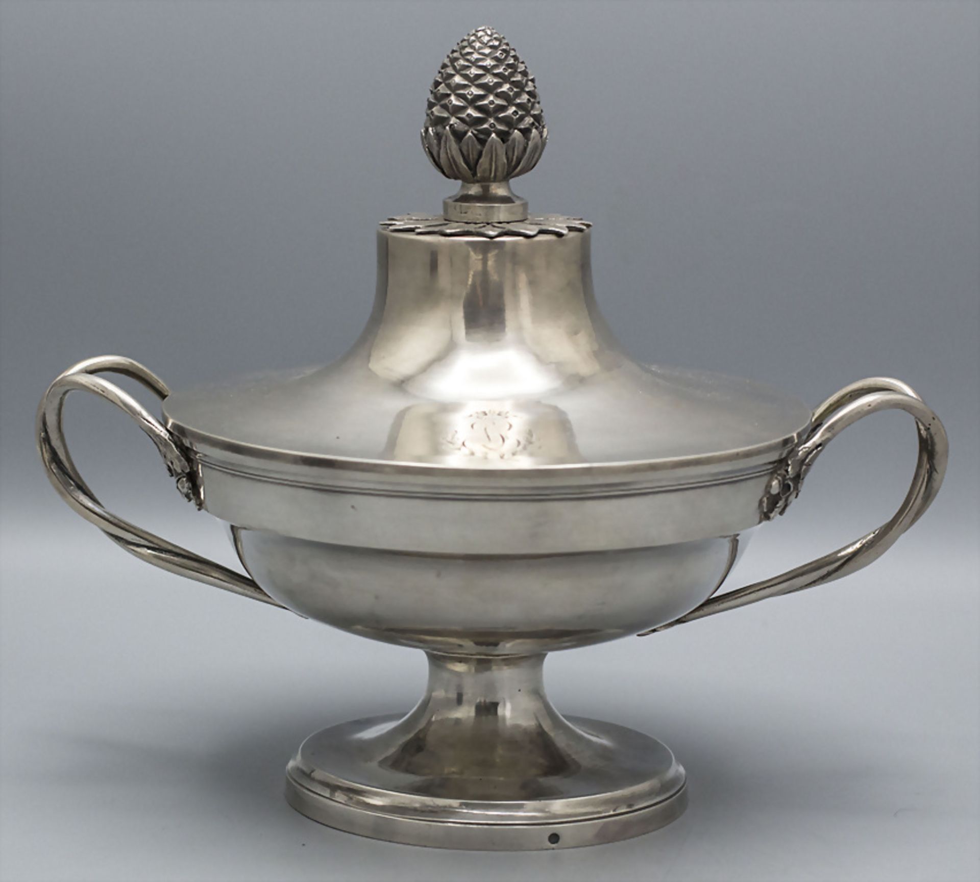 Legumier / Deckeldose / A silver tureen, Louis Joseph Milleraud-Bouty, Paris, 1786
