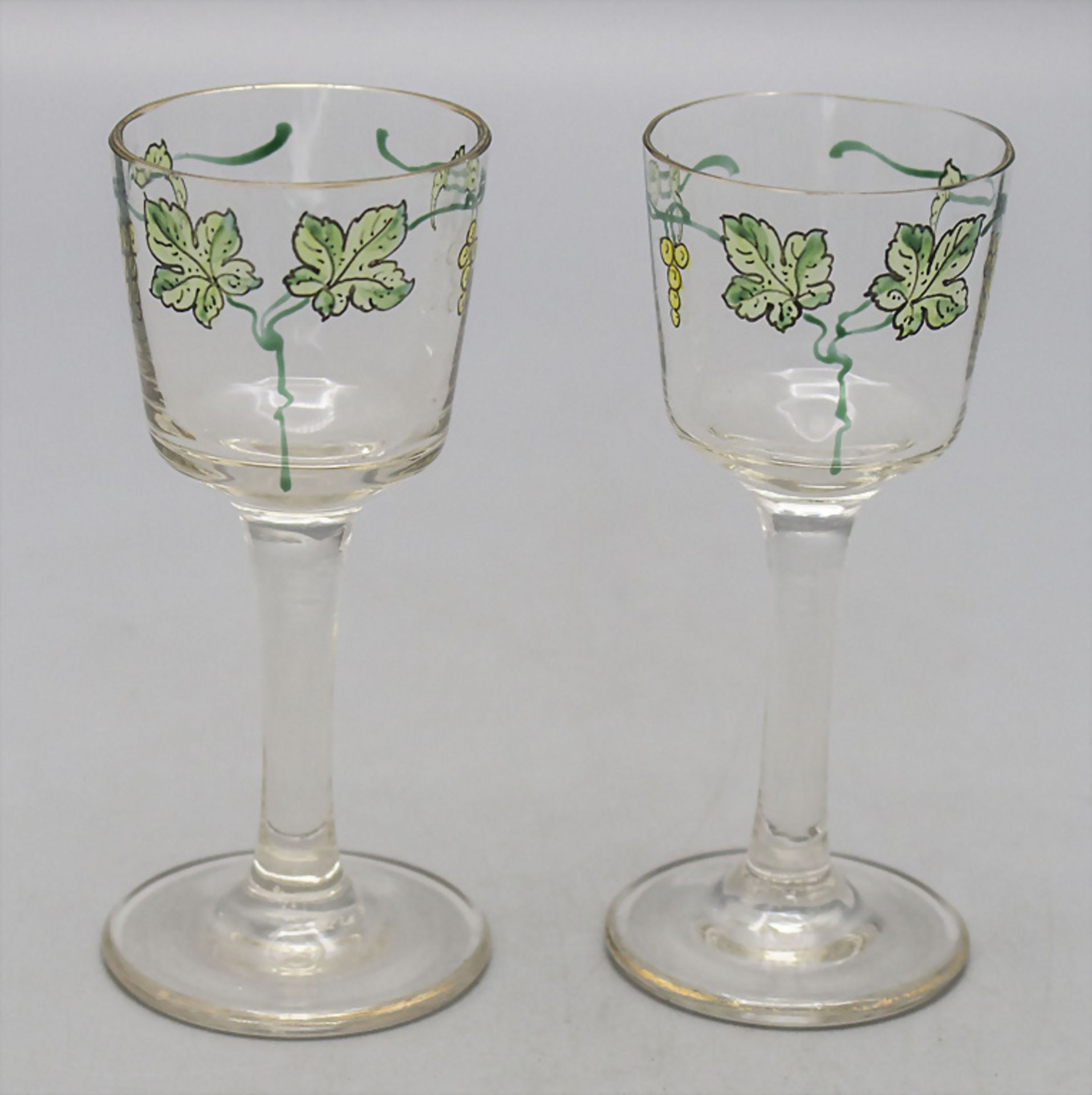 Paar Jugendstil Likörgläser mit Weinranken / A pair of Art Nouveau glasses with vine tendrils, ...