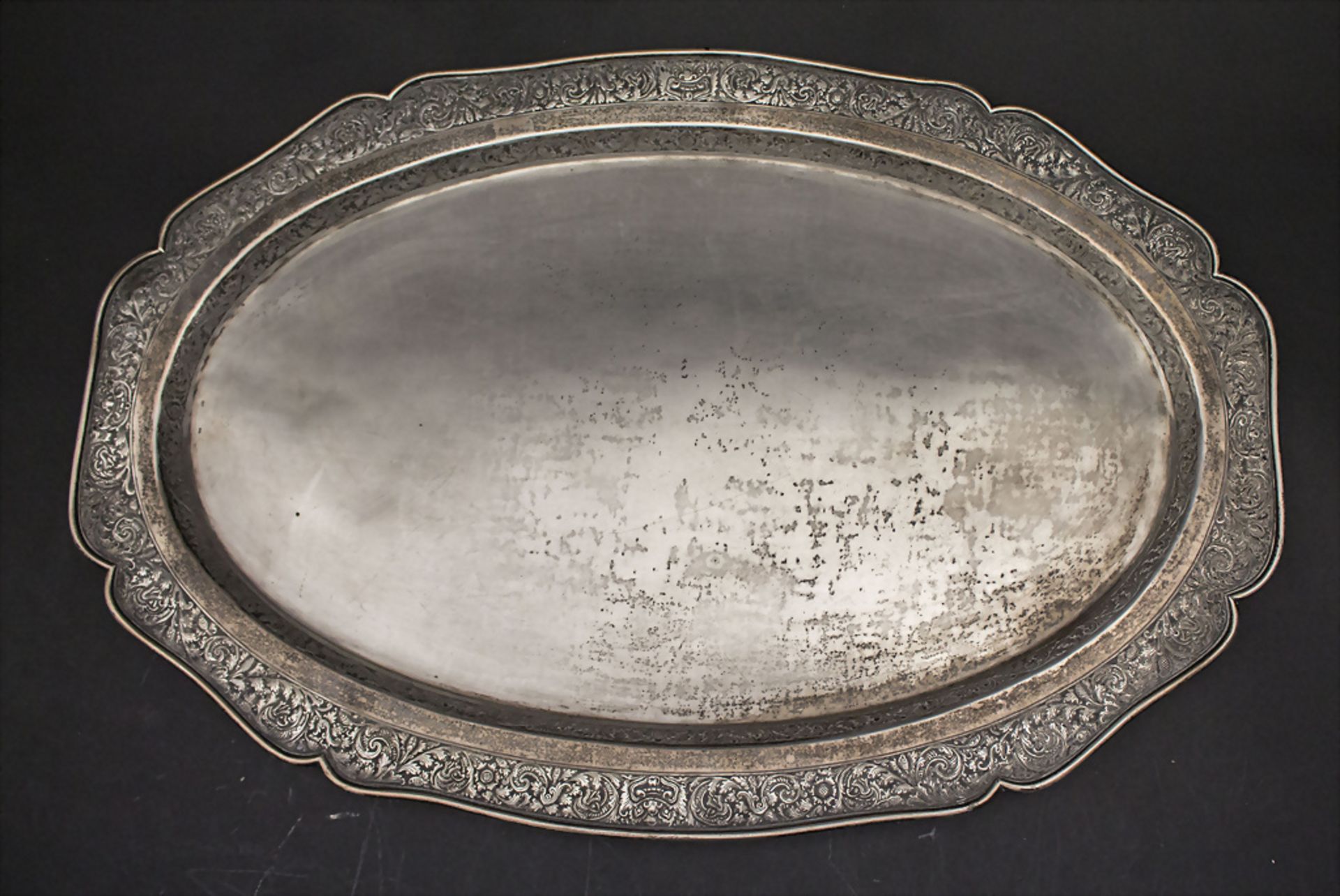 Tee-Tablett / A large silver tray, Kambodscha/Cambodia, 20. Jh.