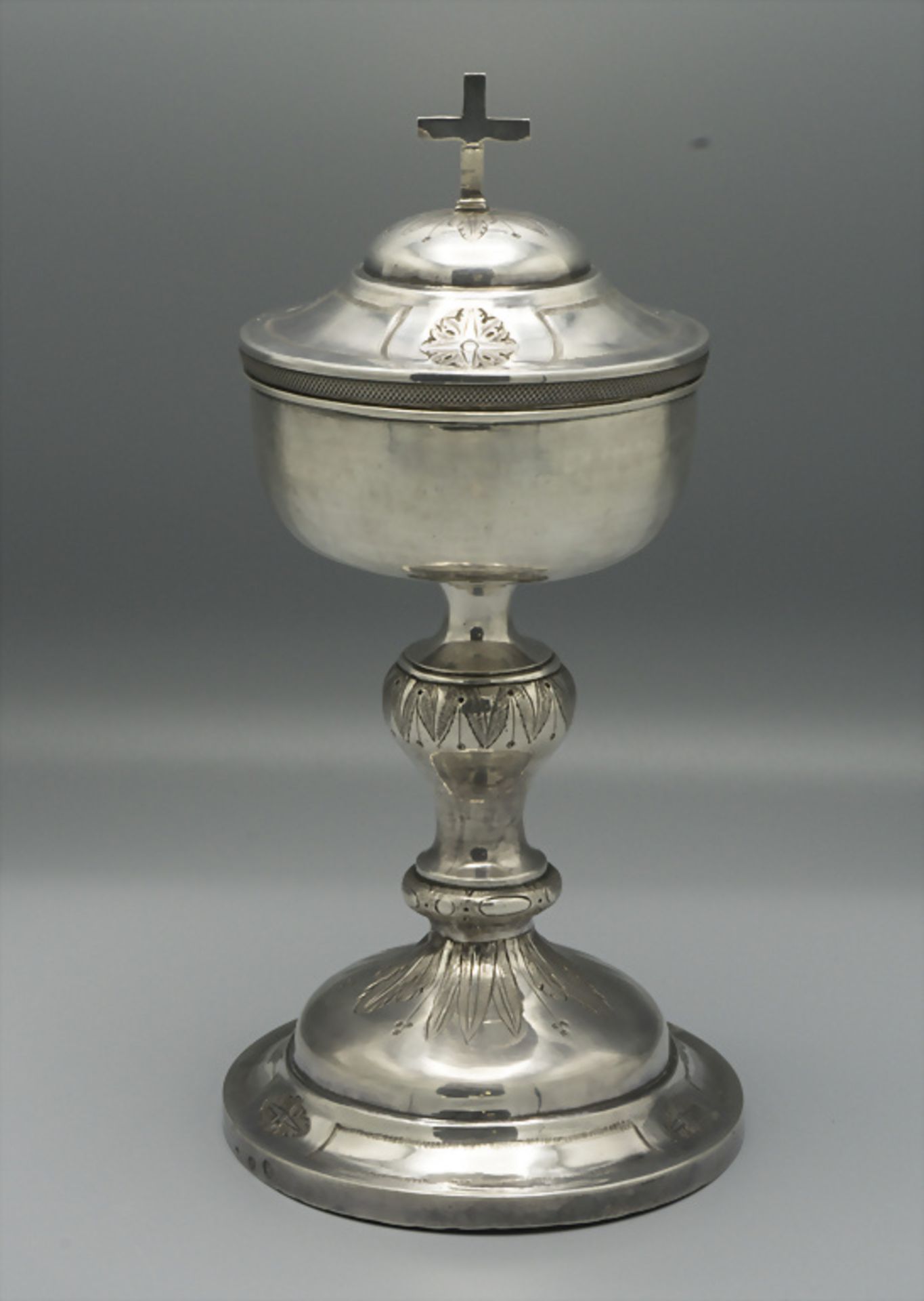 Ziborium / Ciboire en argent massif / A silver ciborium, Joseph Convert, Lyon, 1798-1809 - Bild 2 aus 8