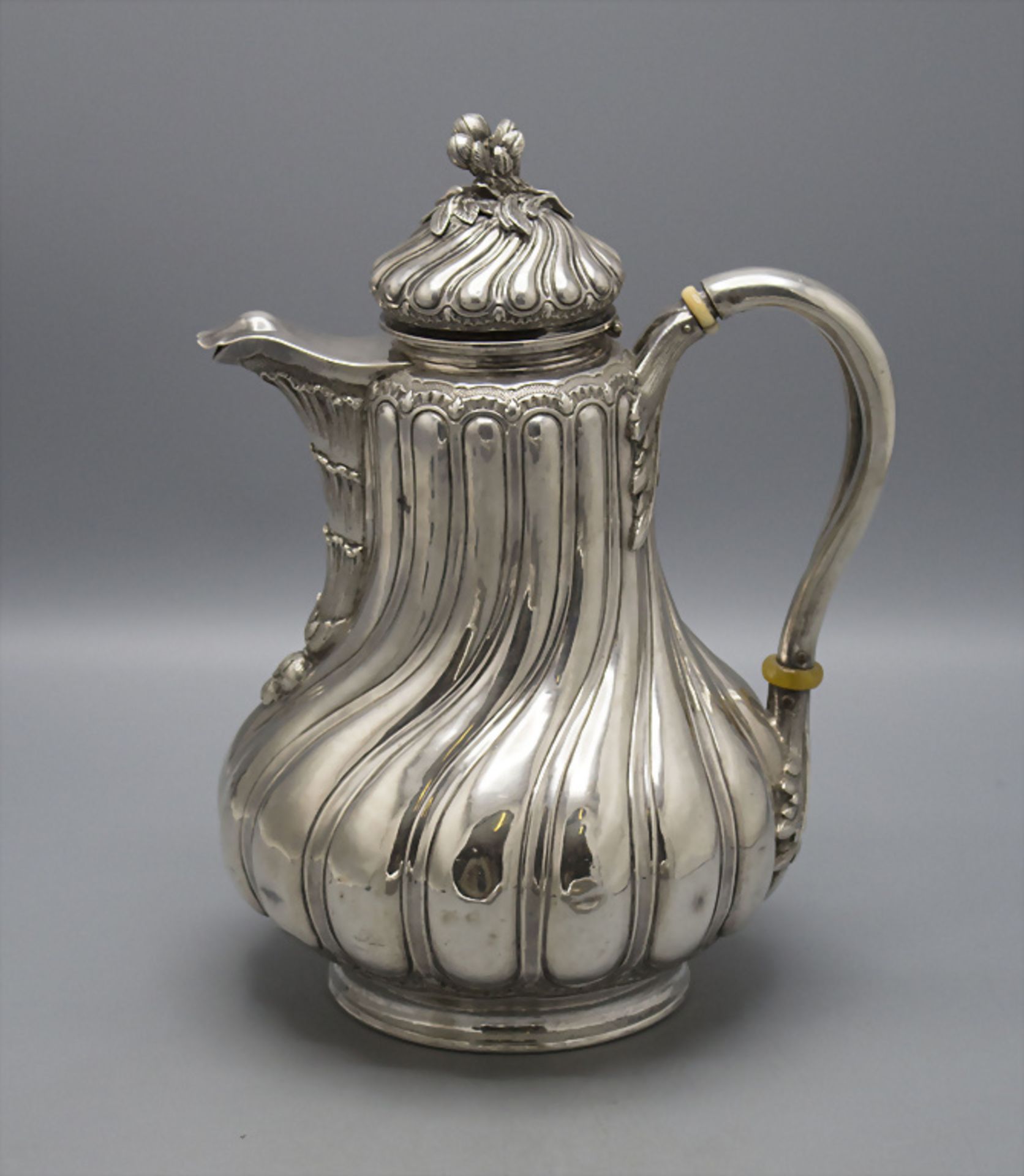 Große Teekanne / A large silver tea pot, Émile Hugo, Paris, nach 1853