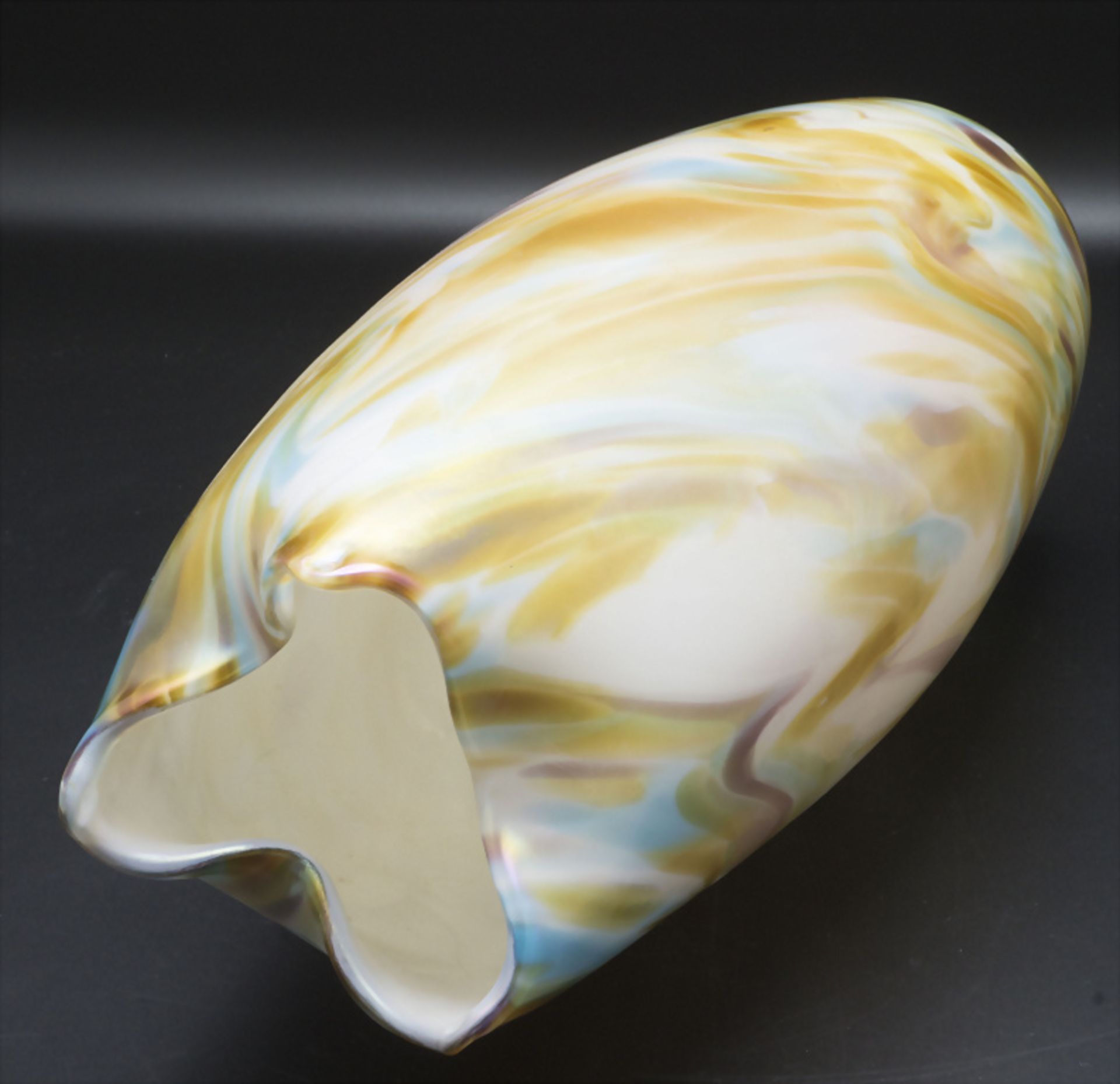 Jugendstil Vase aus marmoriertem Opalglas / An Art Nouveau marbled opal glass vase, Adilf ... - Bild 4 aus 5