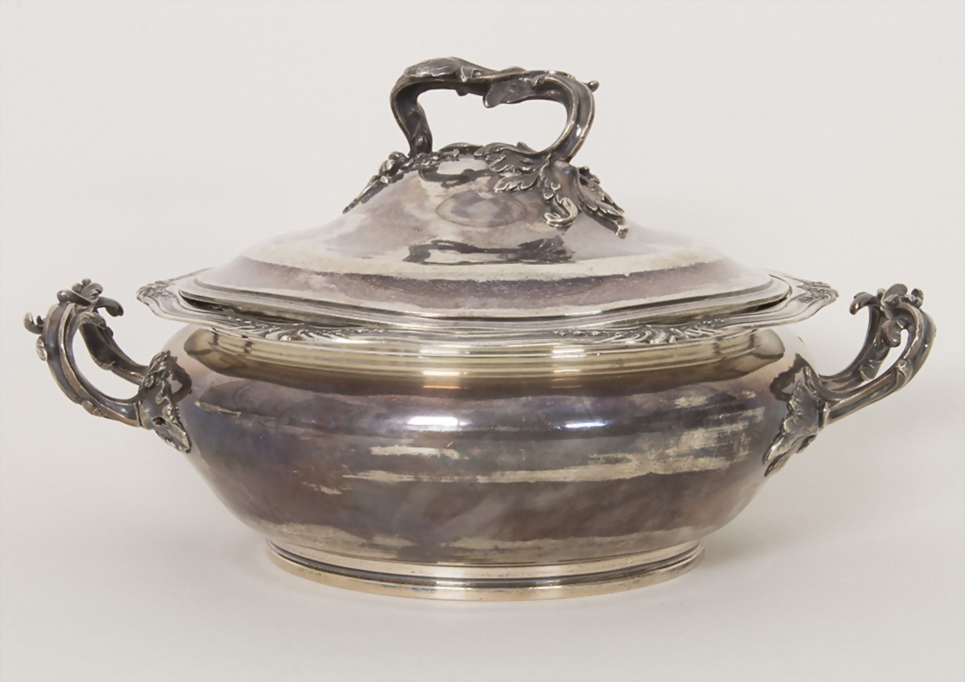 Deckelterrine / A covered silver tureen / Légumier en argent / Emile Puiforcat, Paris, um 1900