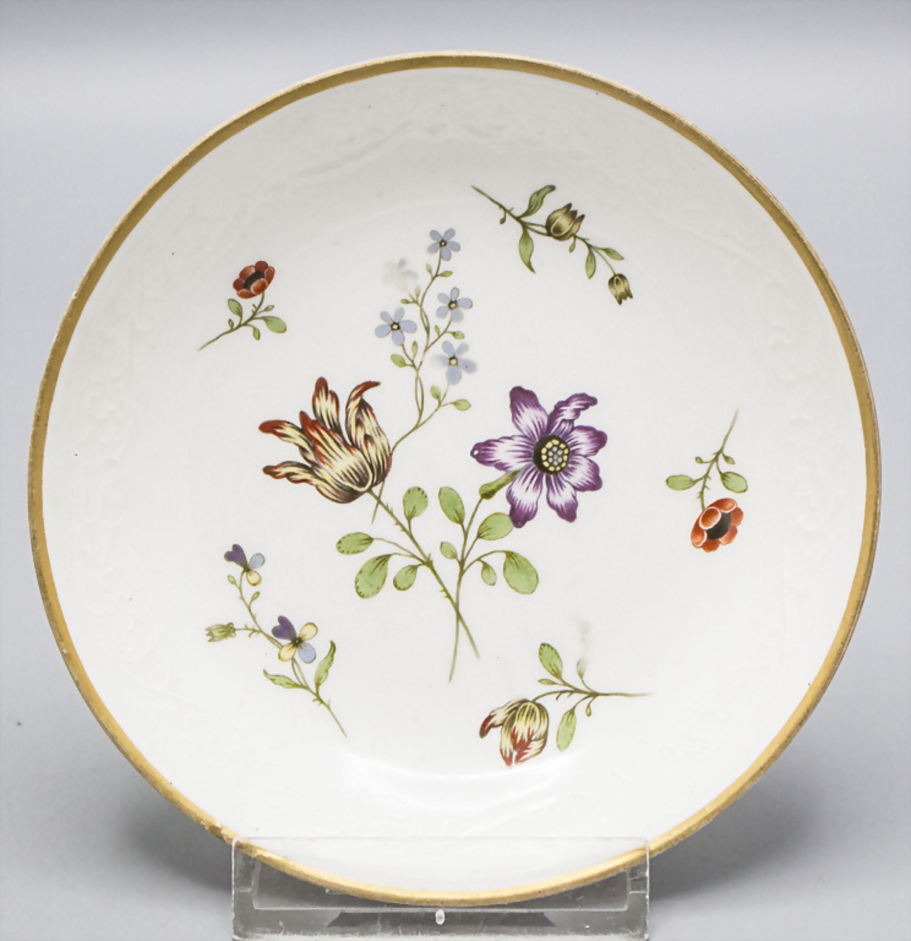 Tasse und Untertasse mit seltener Blumenmalerei / A cup and saucer with rare flower paintings, ... - Bild 4 aus 5