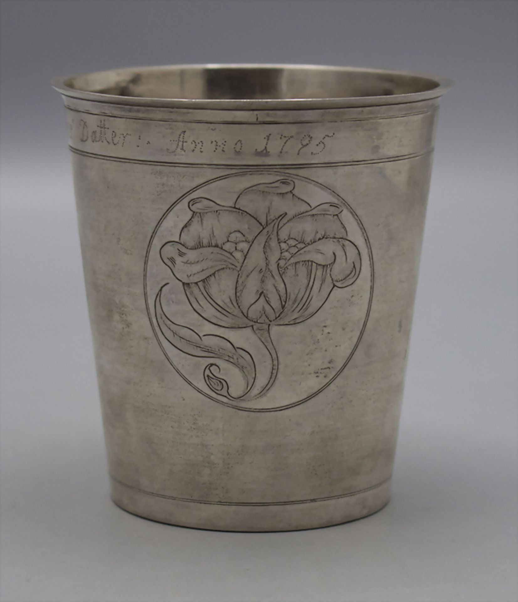 Becher / A silver beaker, Iver Larsen, Assens, um 1725 - Image 2 of 9