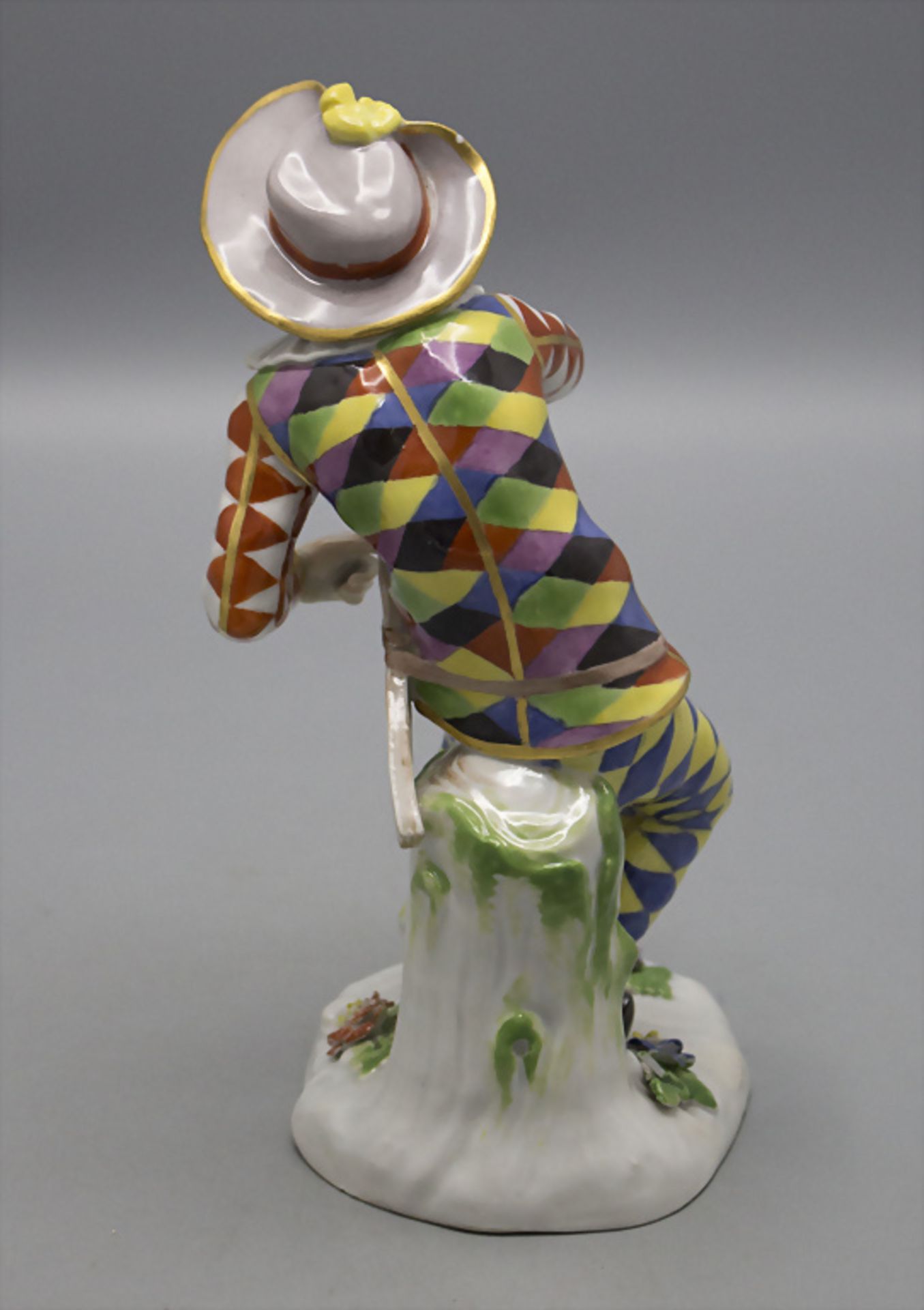 Erschrockener Harlekin aus der Commedia dell'Arte / A frightened harlequin, Meissen, nach 1924 - Bild 3 aus 4